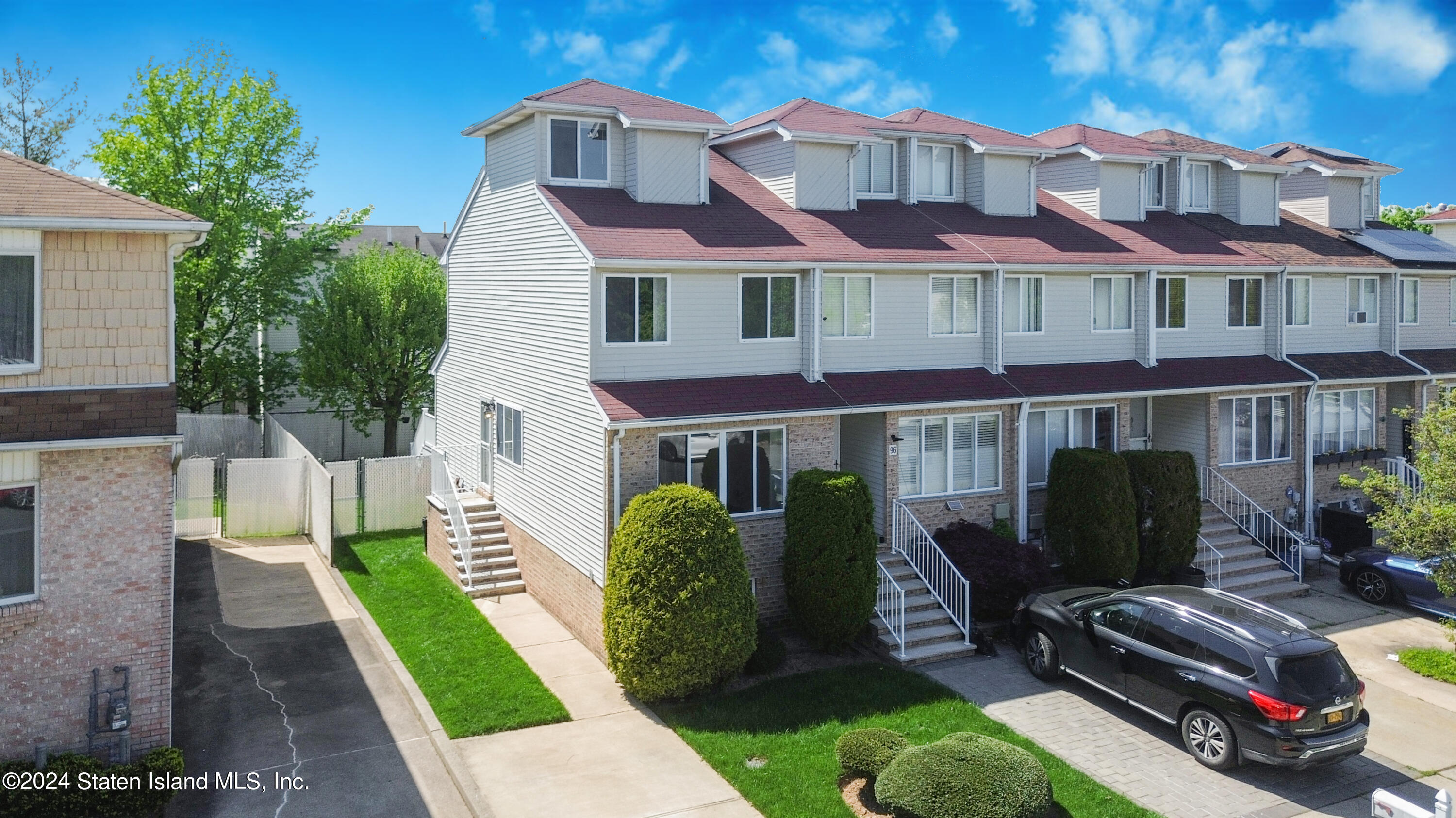 98 Kenilworth Avenue
