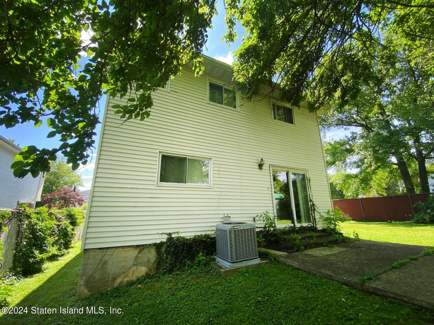 7 Furman Street