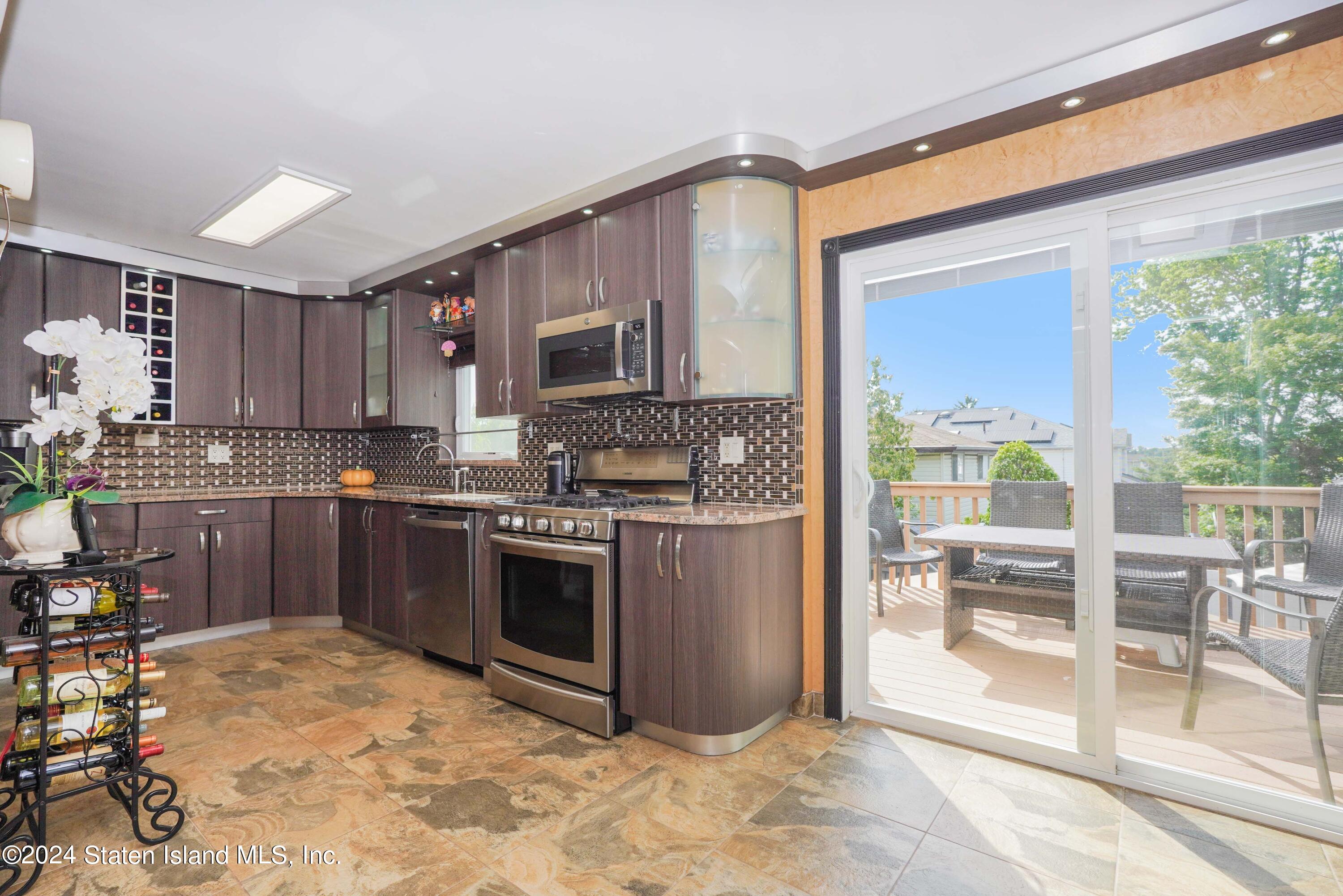 10 Elie Court