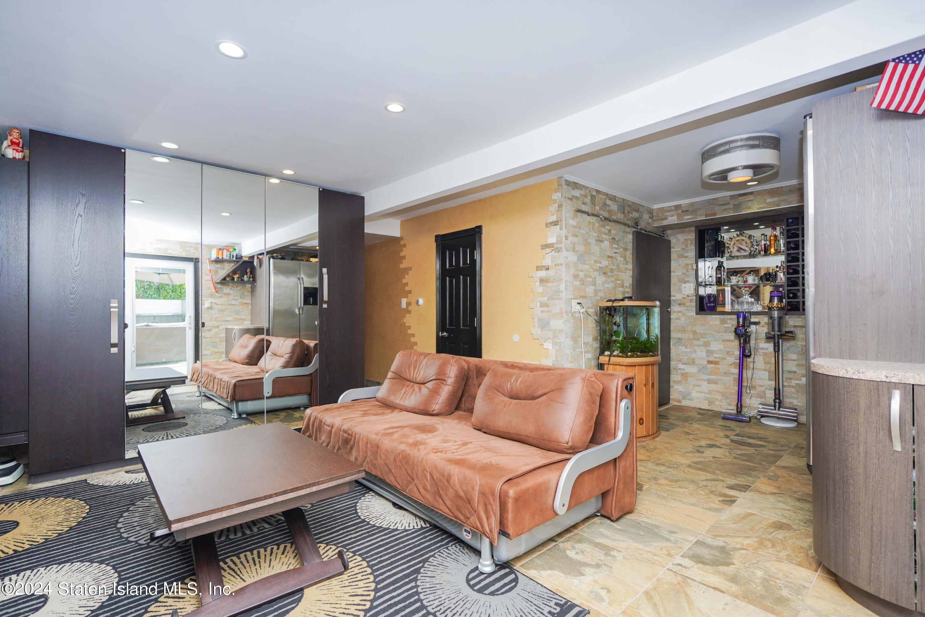 10 Elie Court