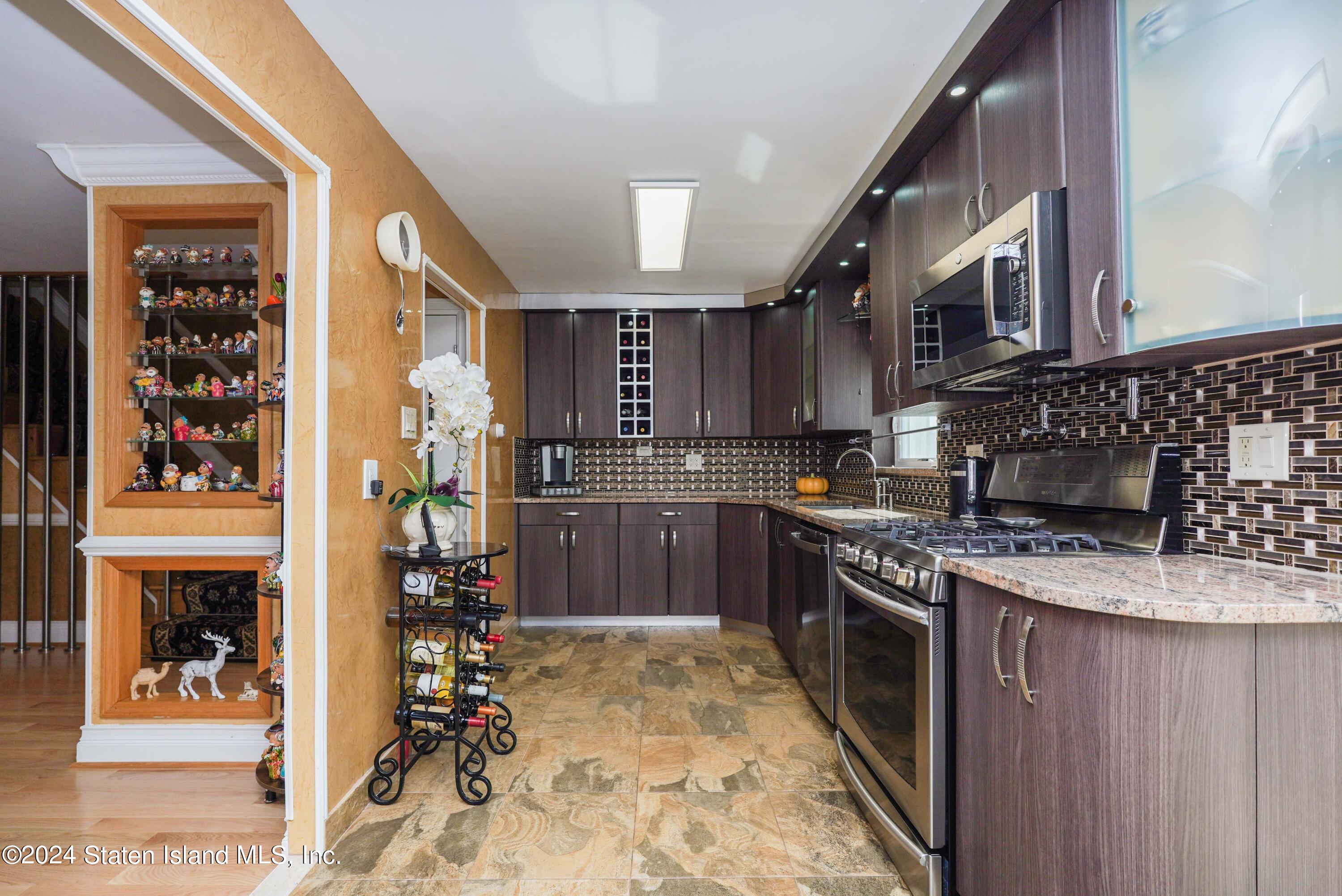 10 Elie Court