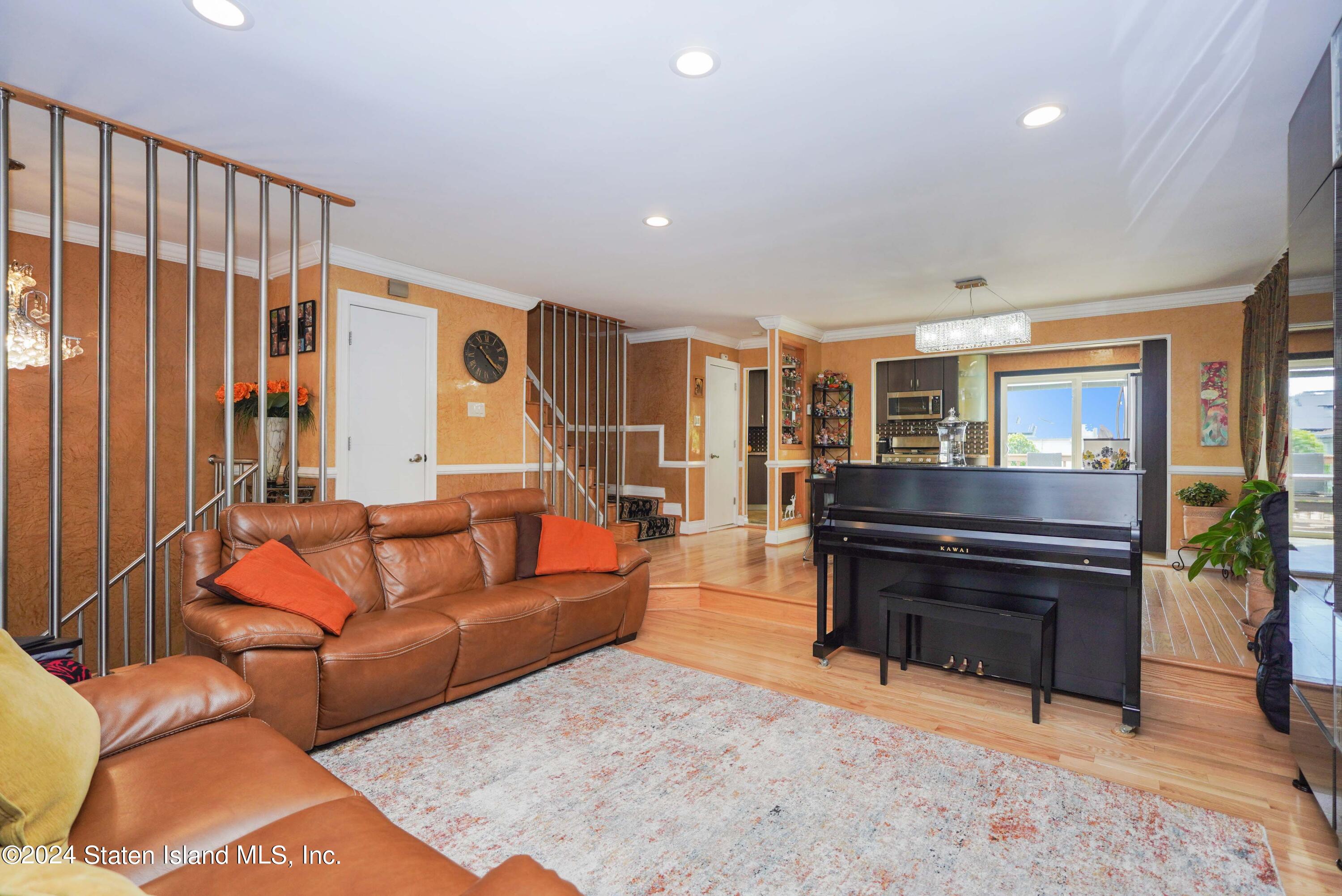 10 Elie Court