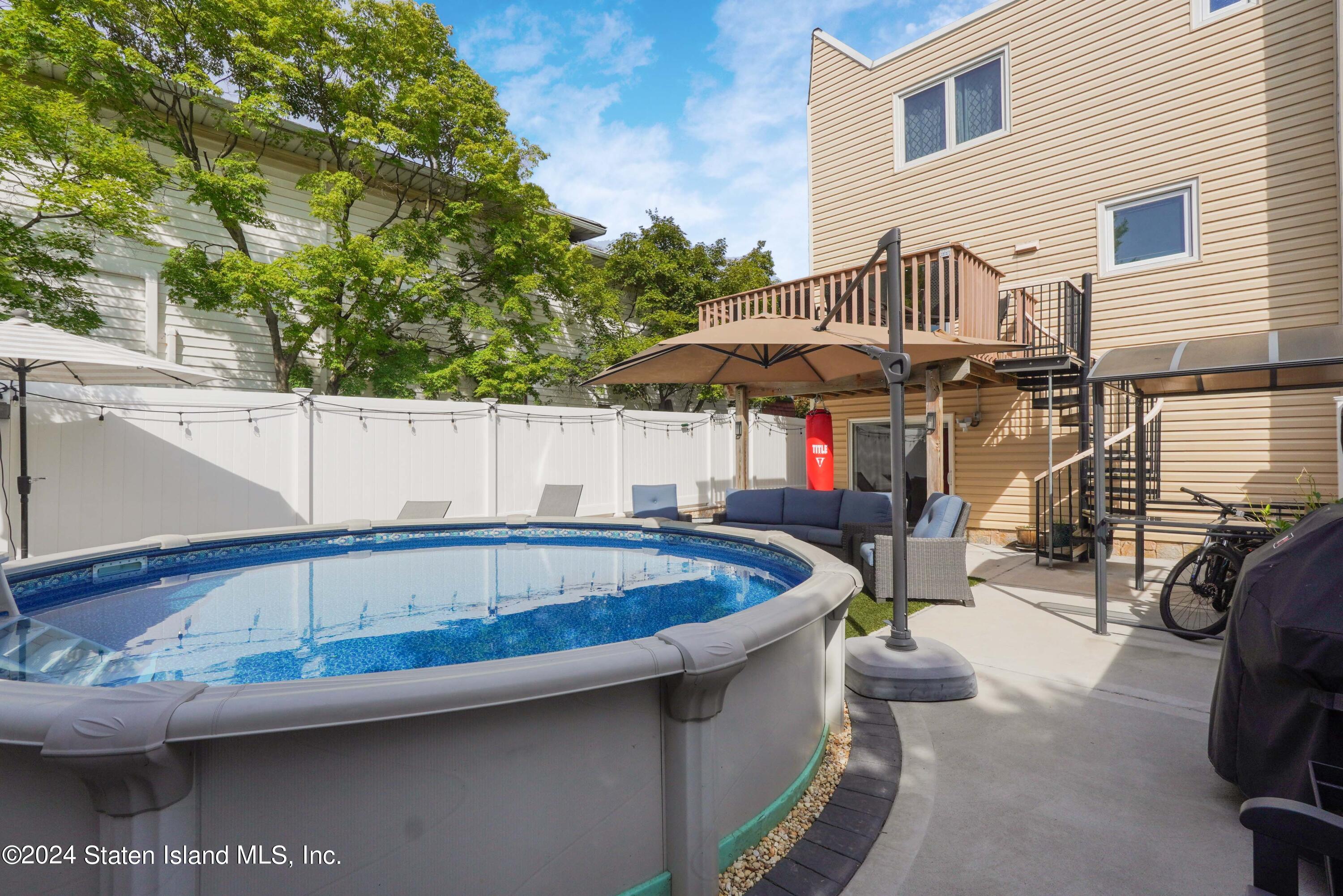10 Elie Court