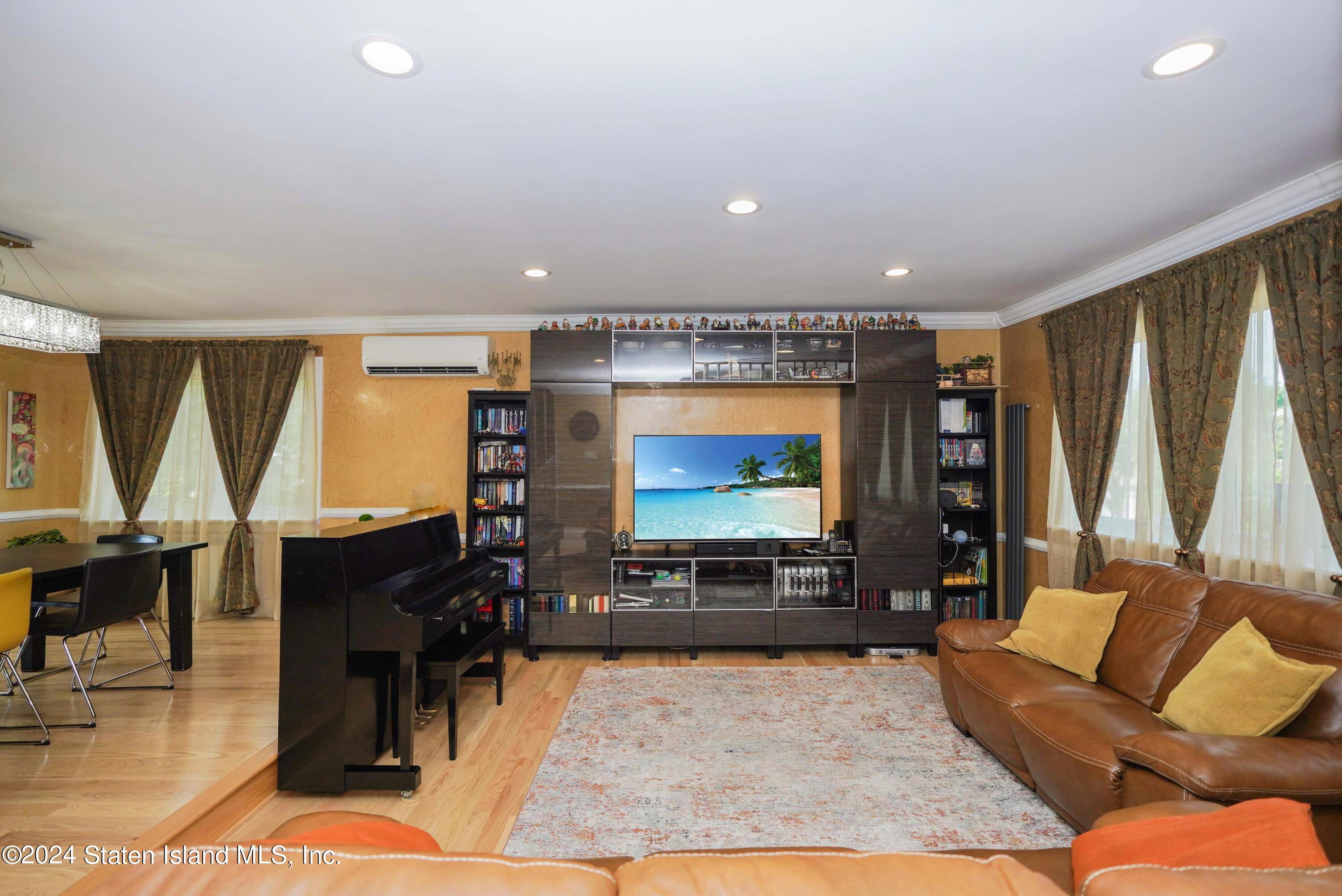 10 Elie Court