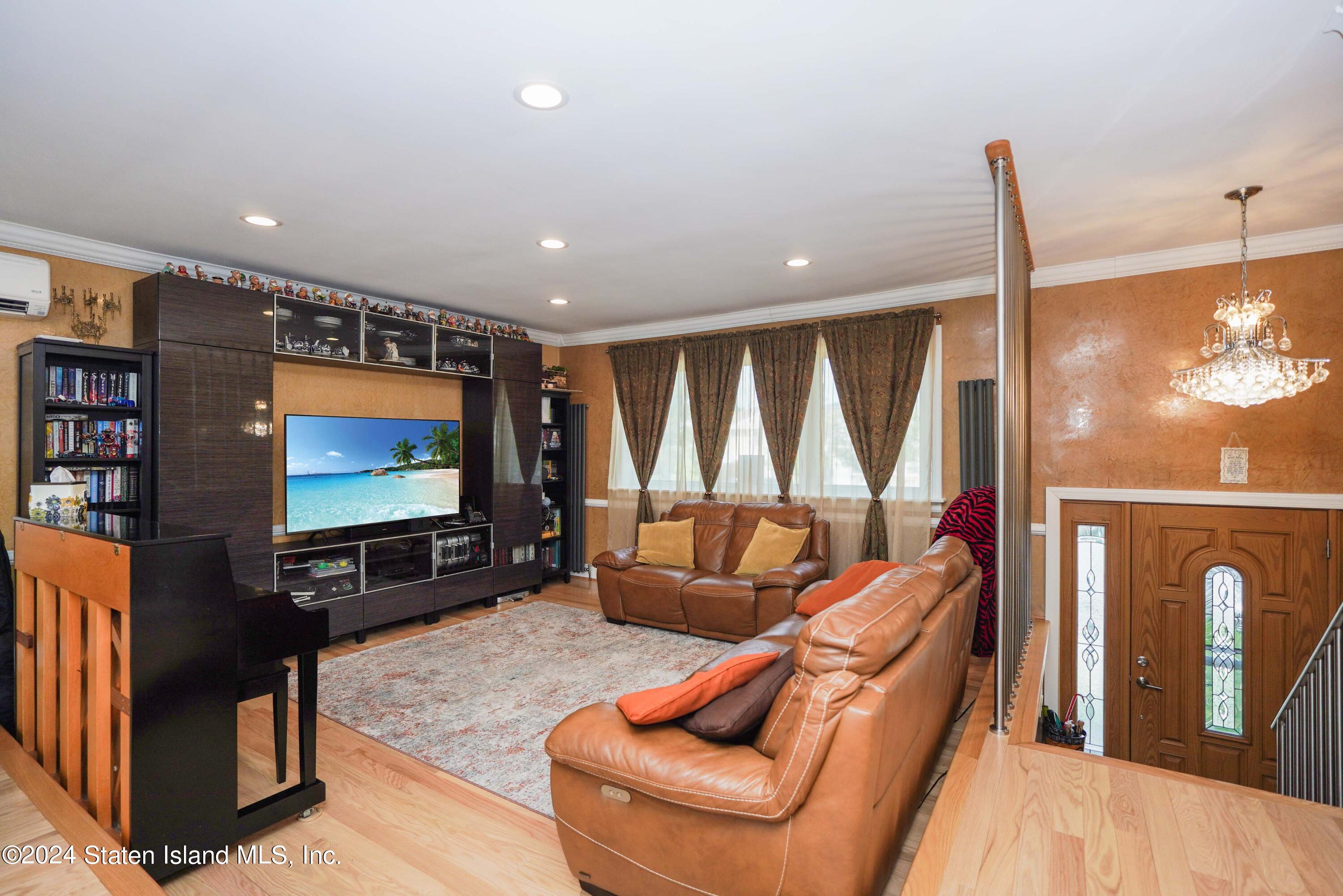 10 Elie Court