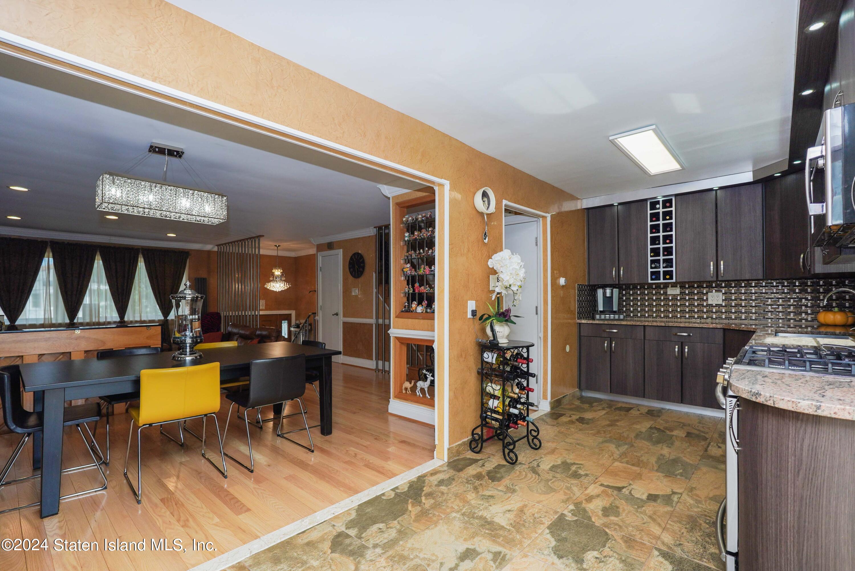 10 Elie Court
