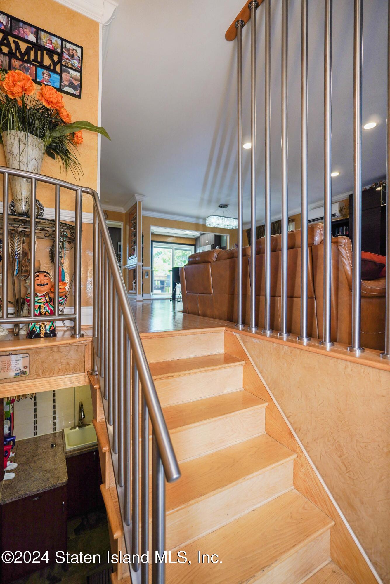 10 Elie Court