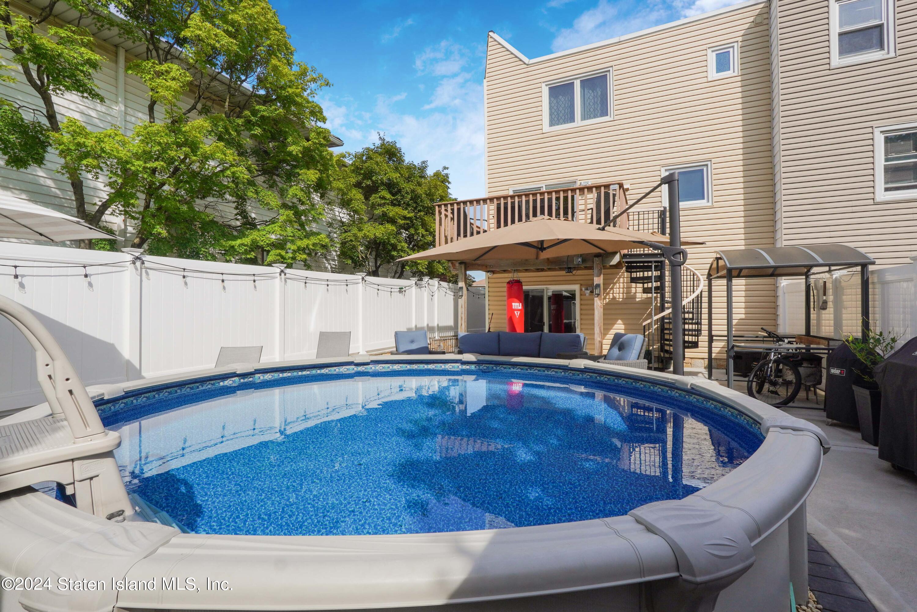 10 Elie Court