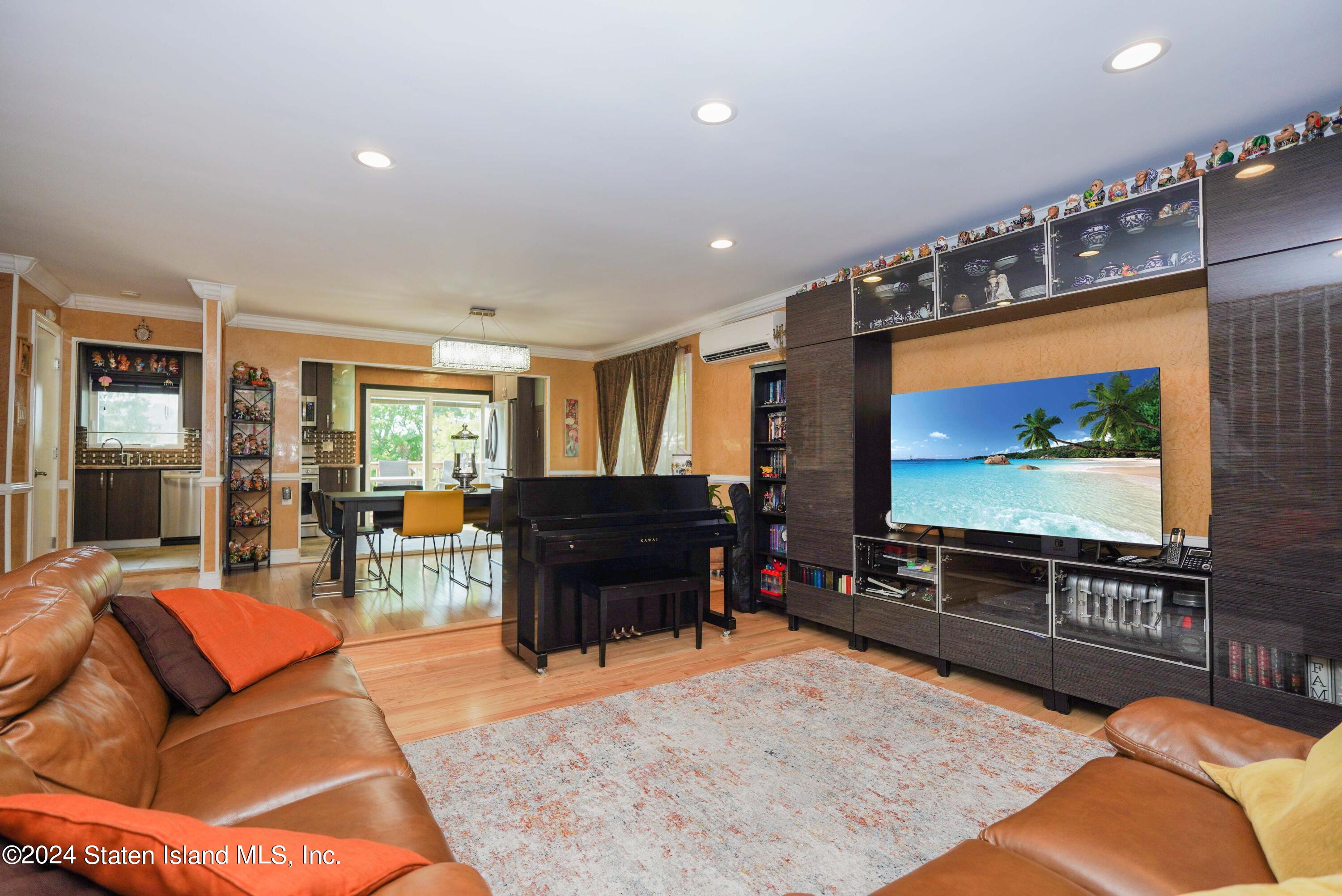 10 Elie Court