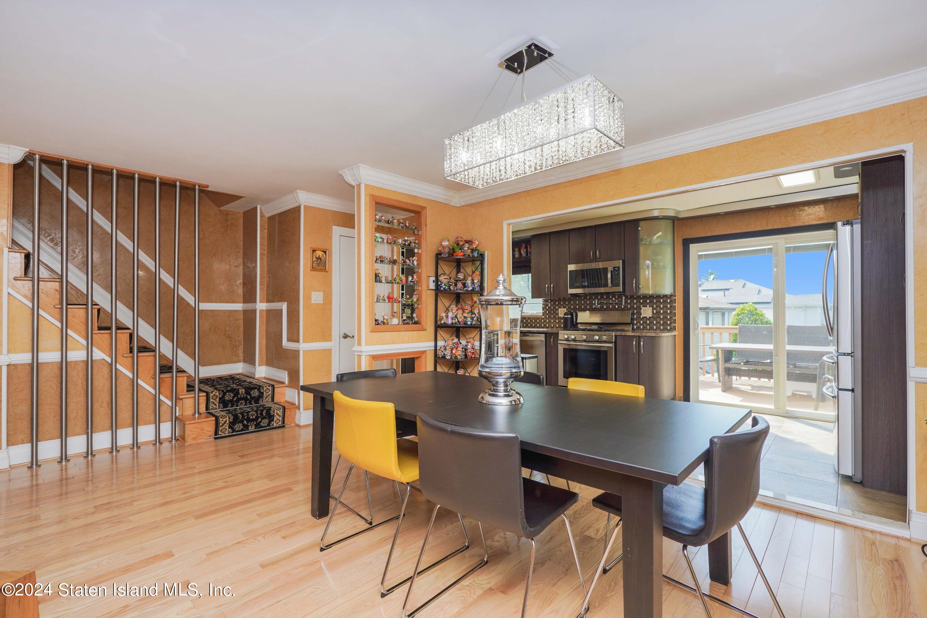 10 Elie Court