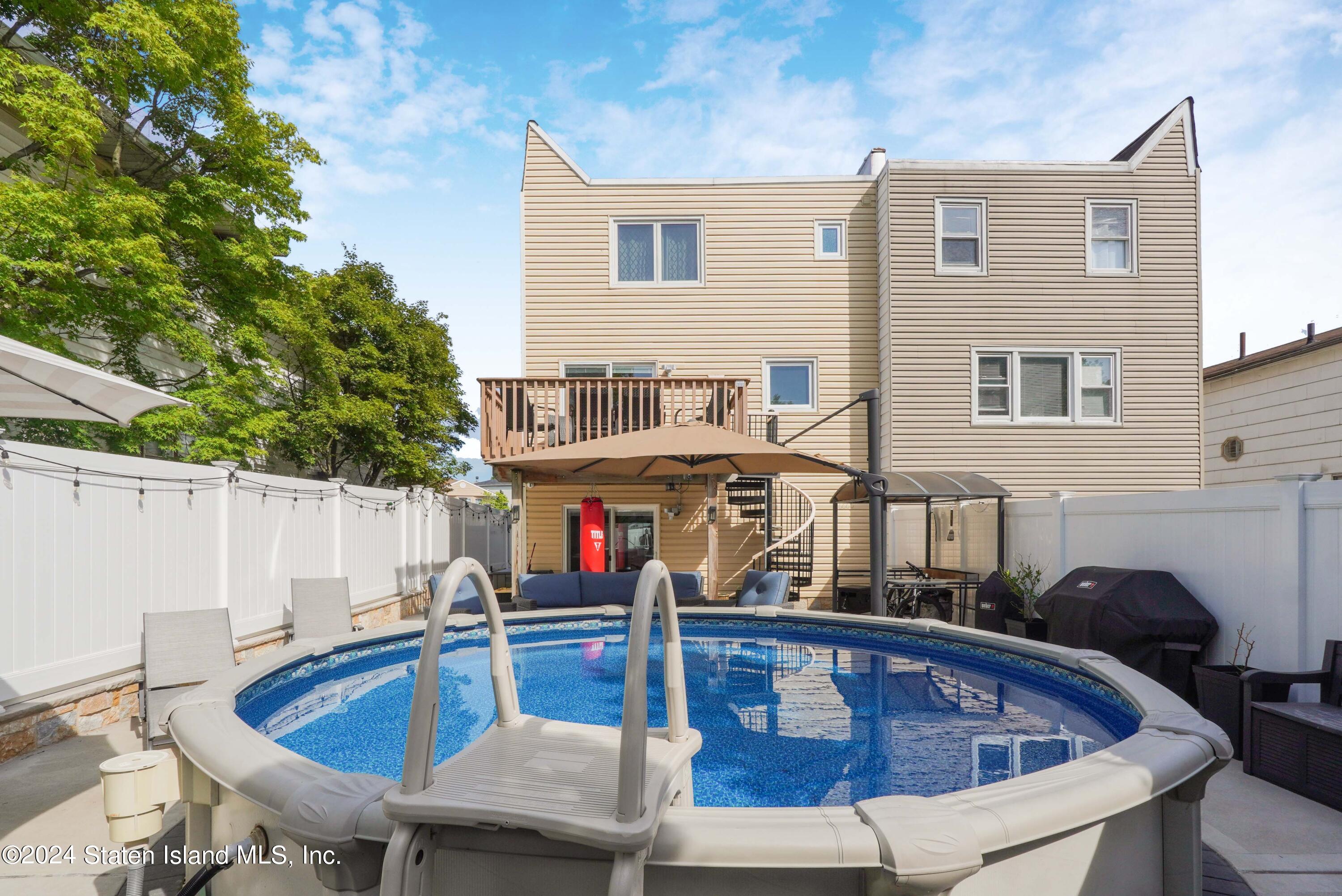 10 Elie Court