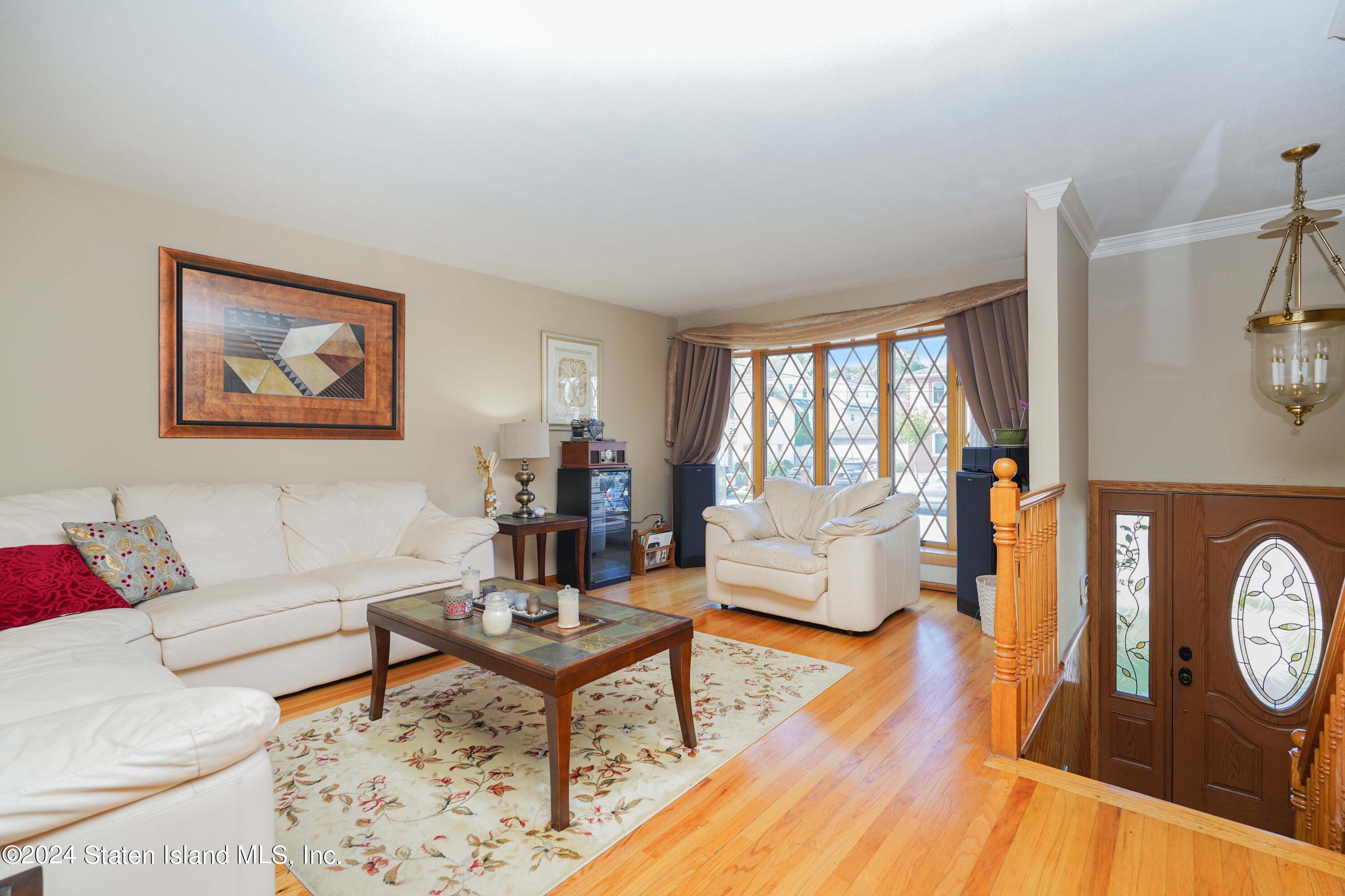 89 Renwick Avenue