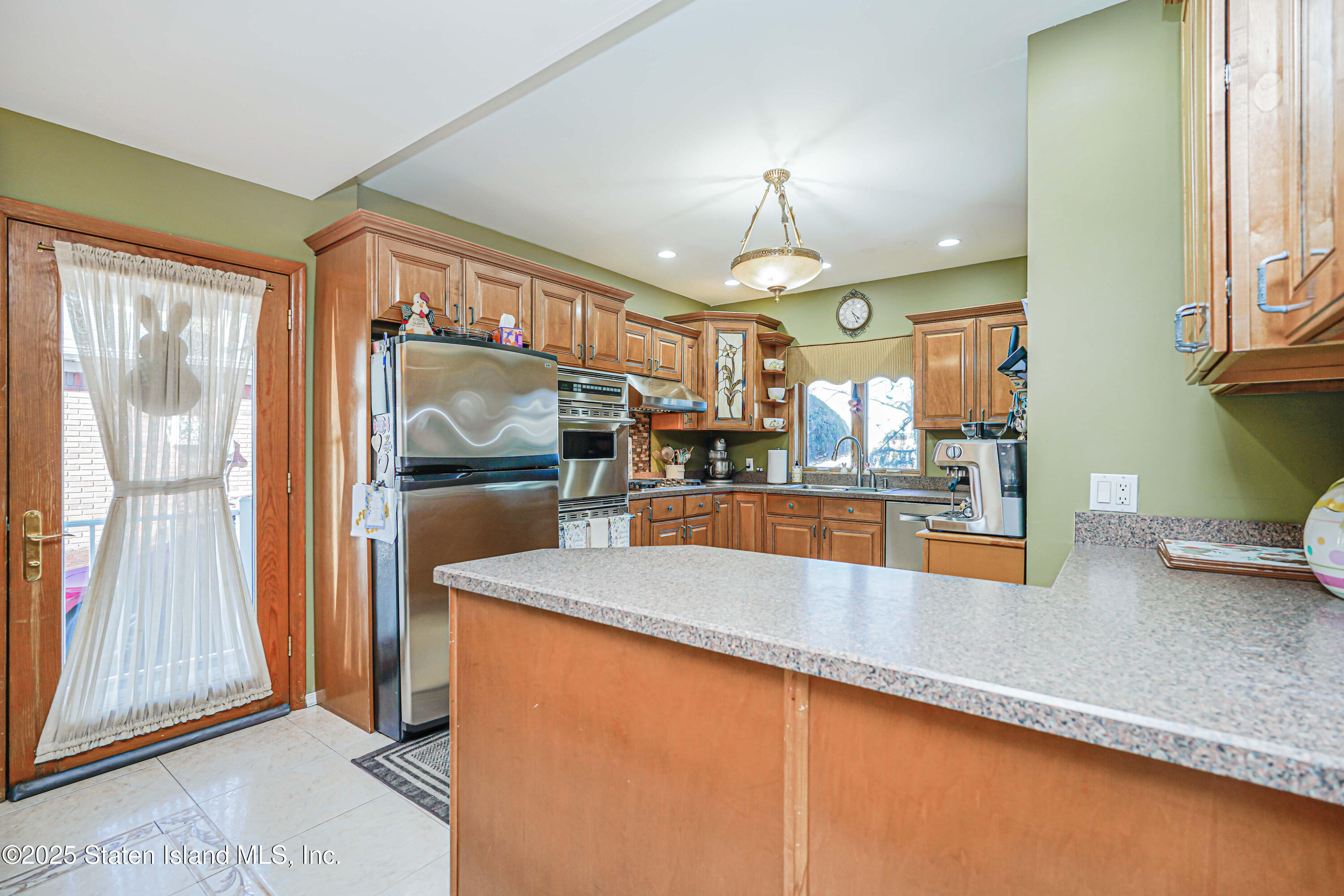 125 Laconia Avenue