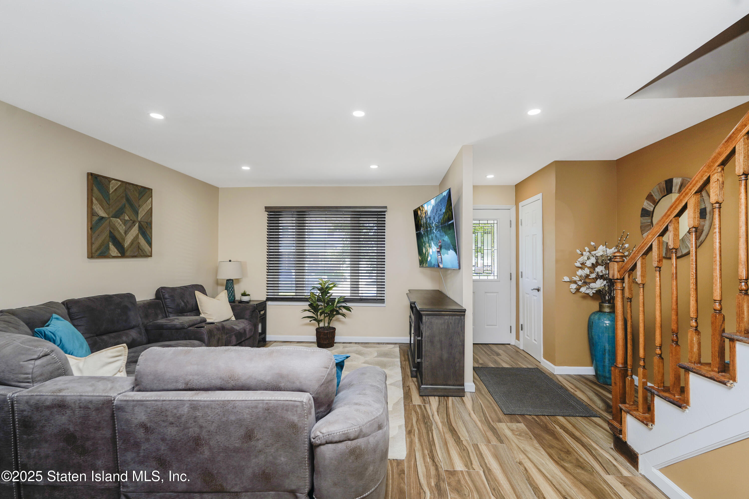 80 Gold Avenue