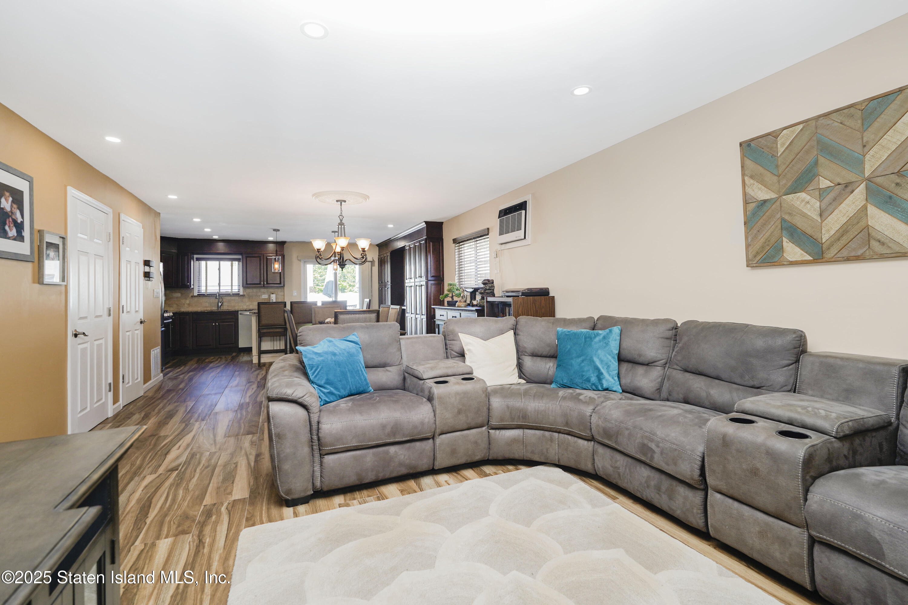 80 Gold Avenue