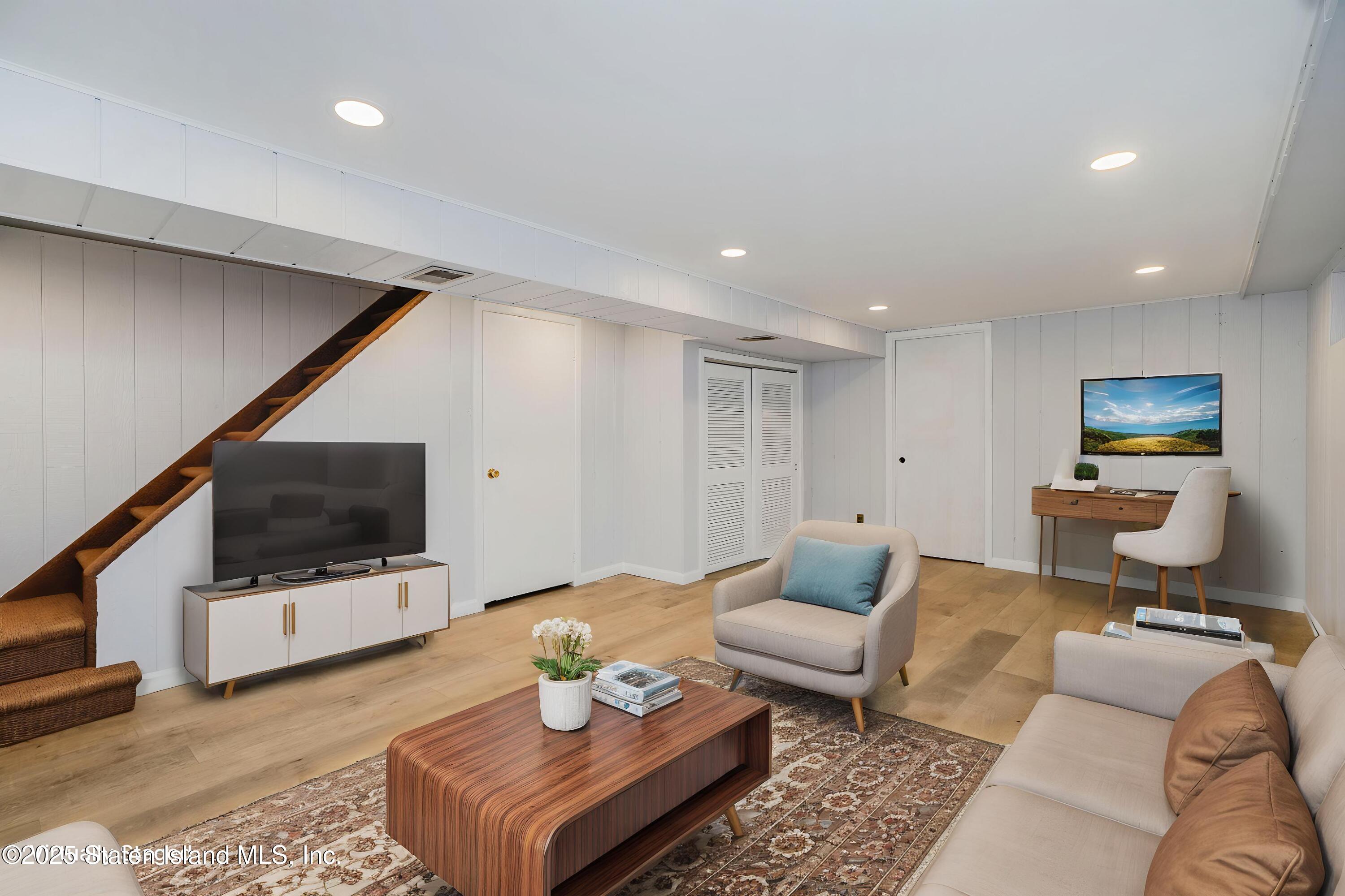 80 Gold Avenue