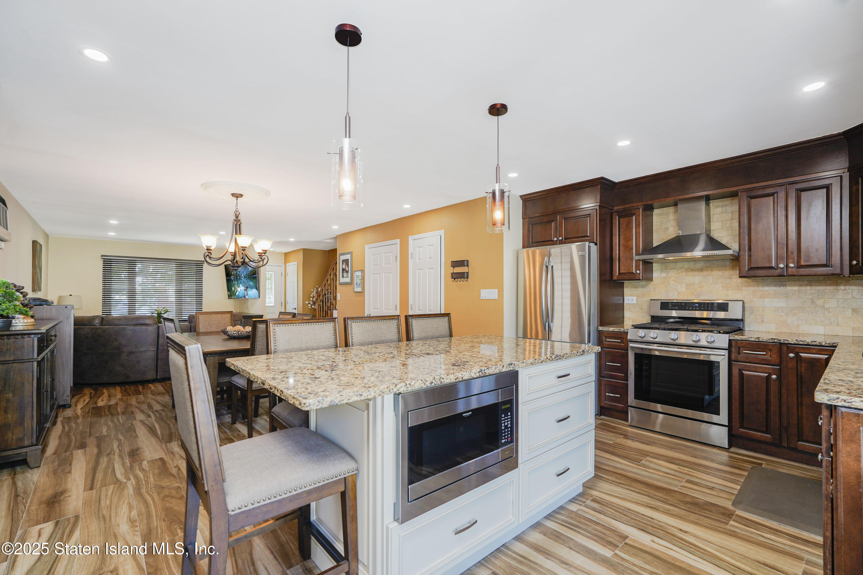 80 Gold Avenue