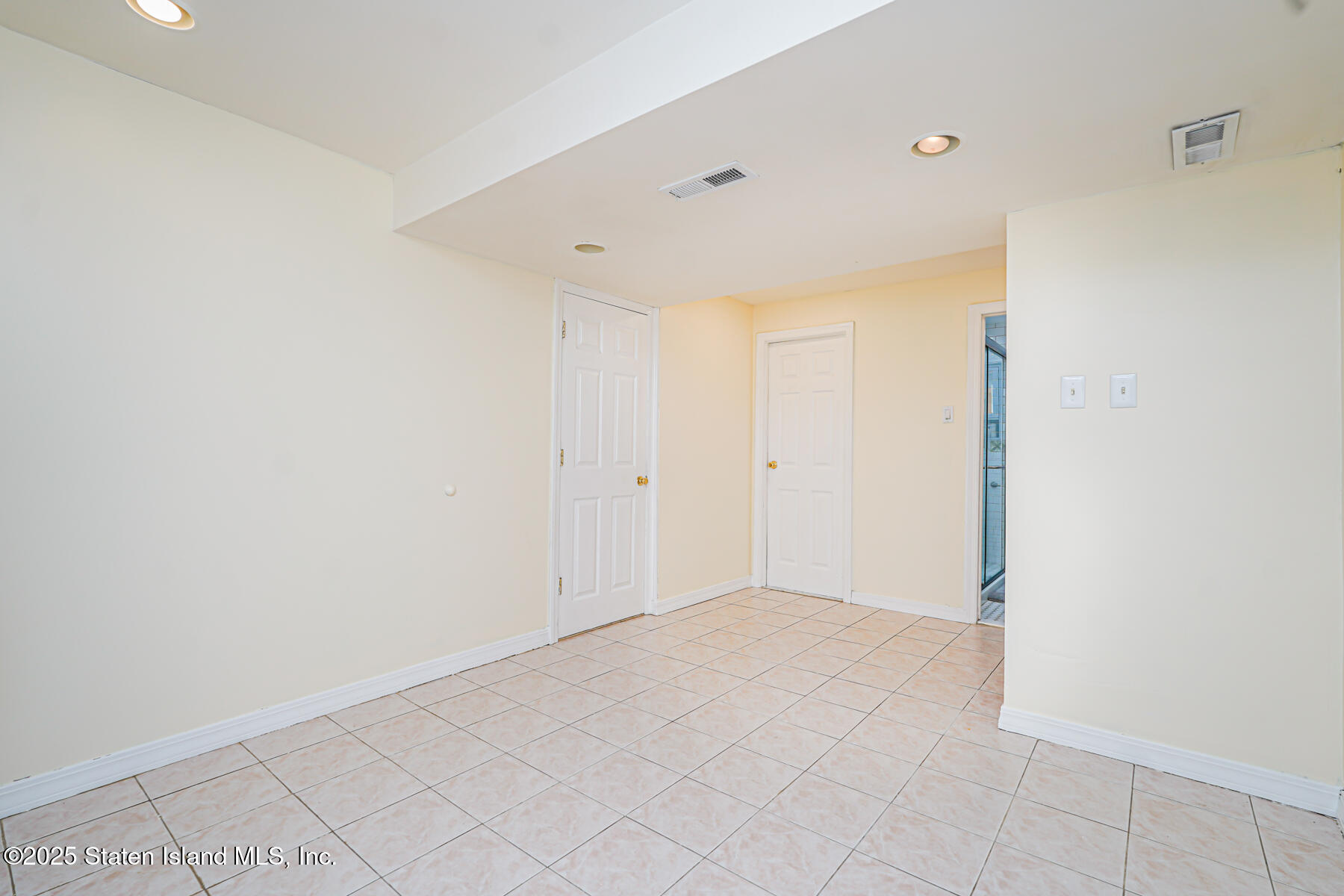 374 Tysens Lane