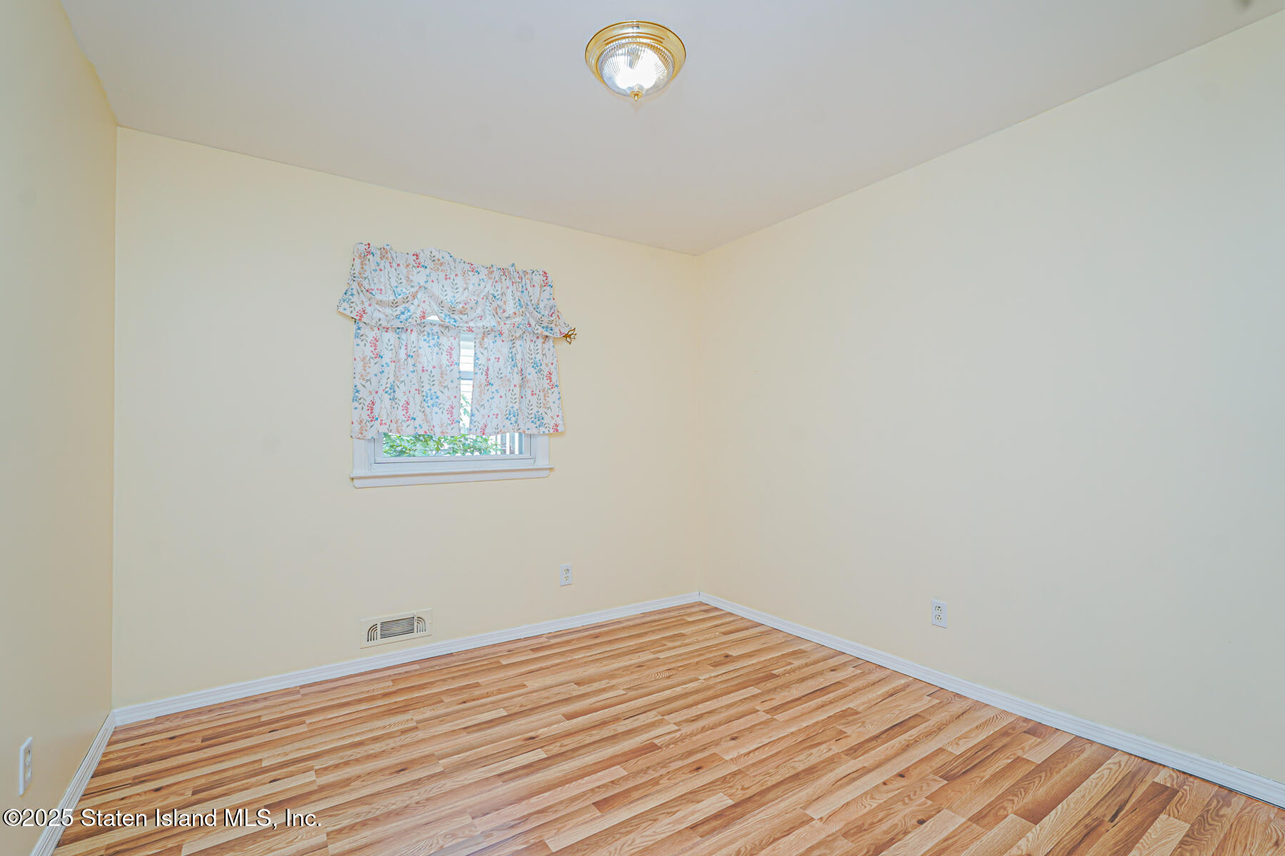 374 Tysens Lane