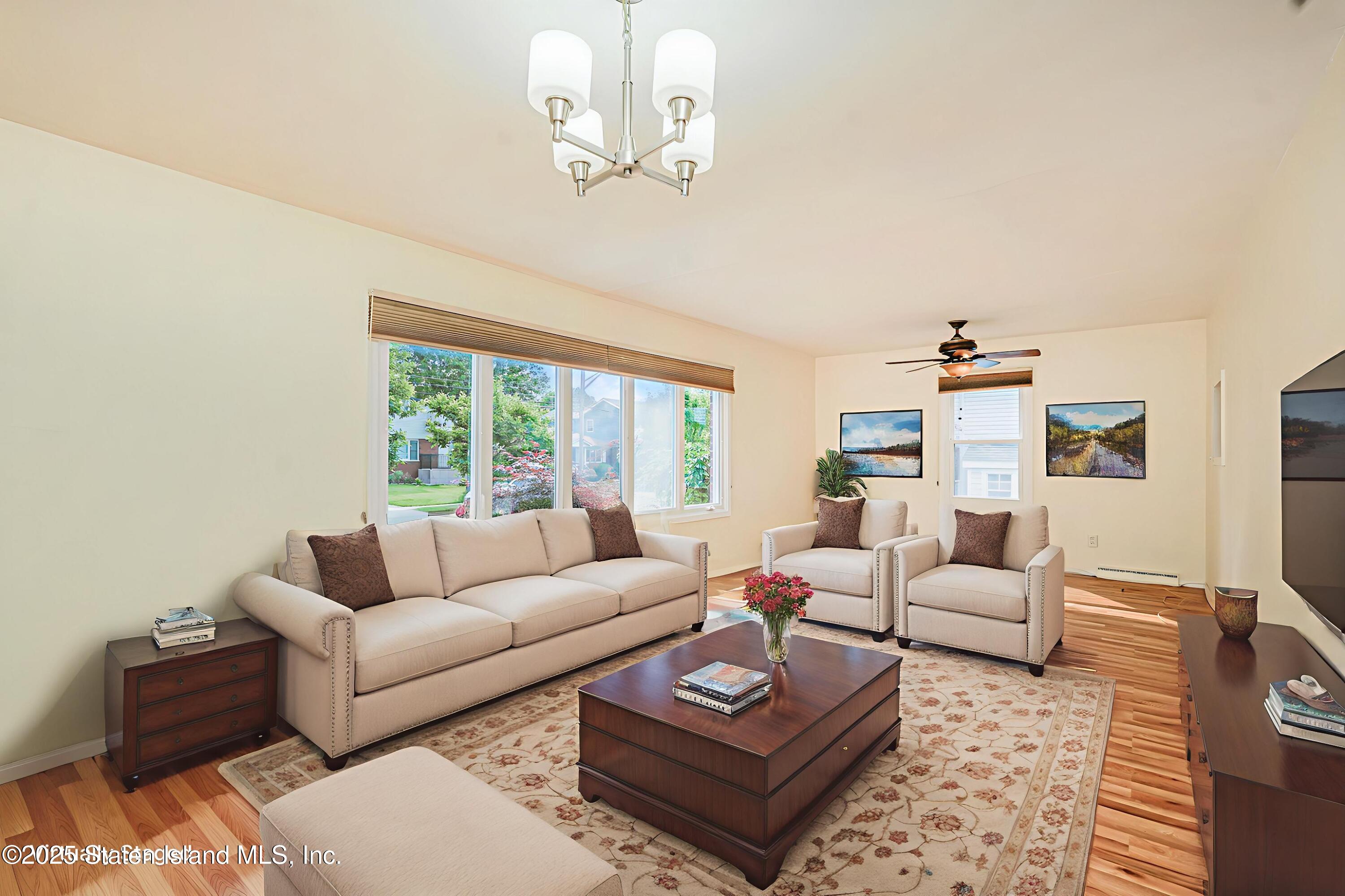 374 Tysens Lane