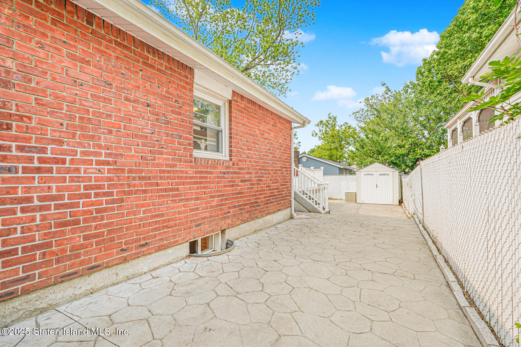 374 Tysens Lane