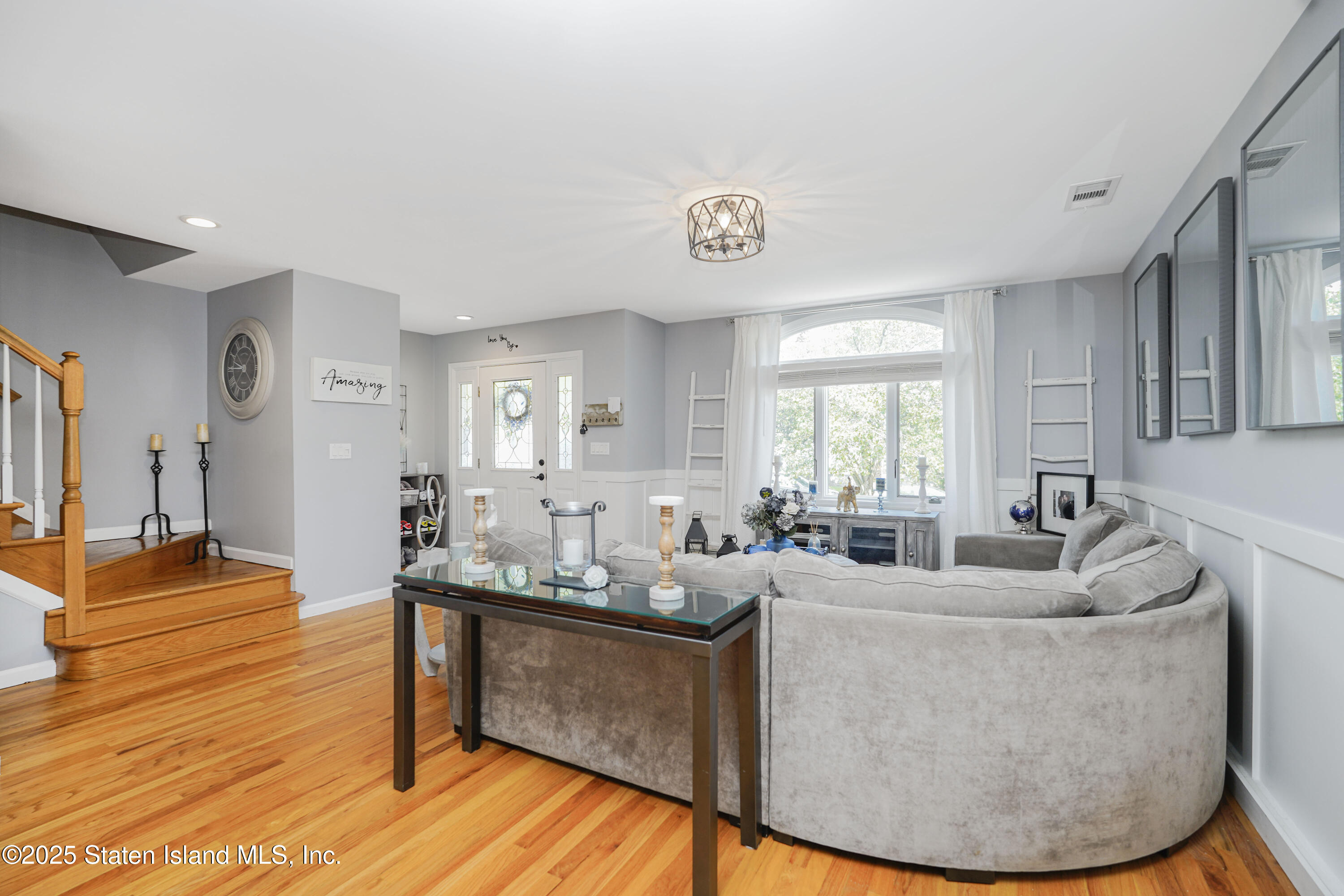 384 Yetman Avenue