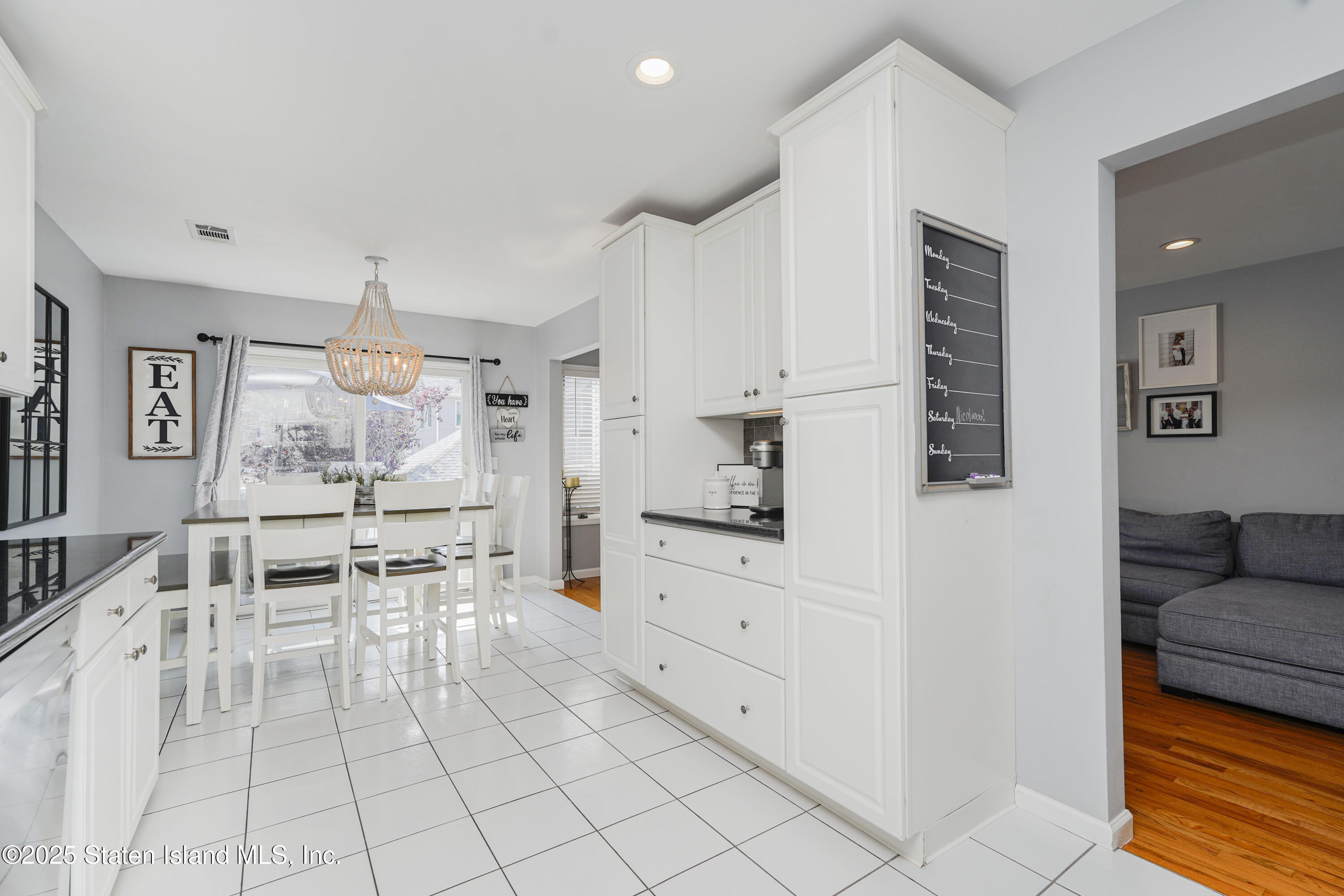 384 Yetman Avenue