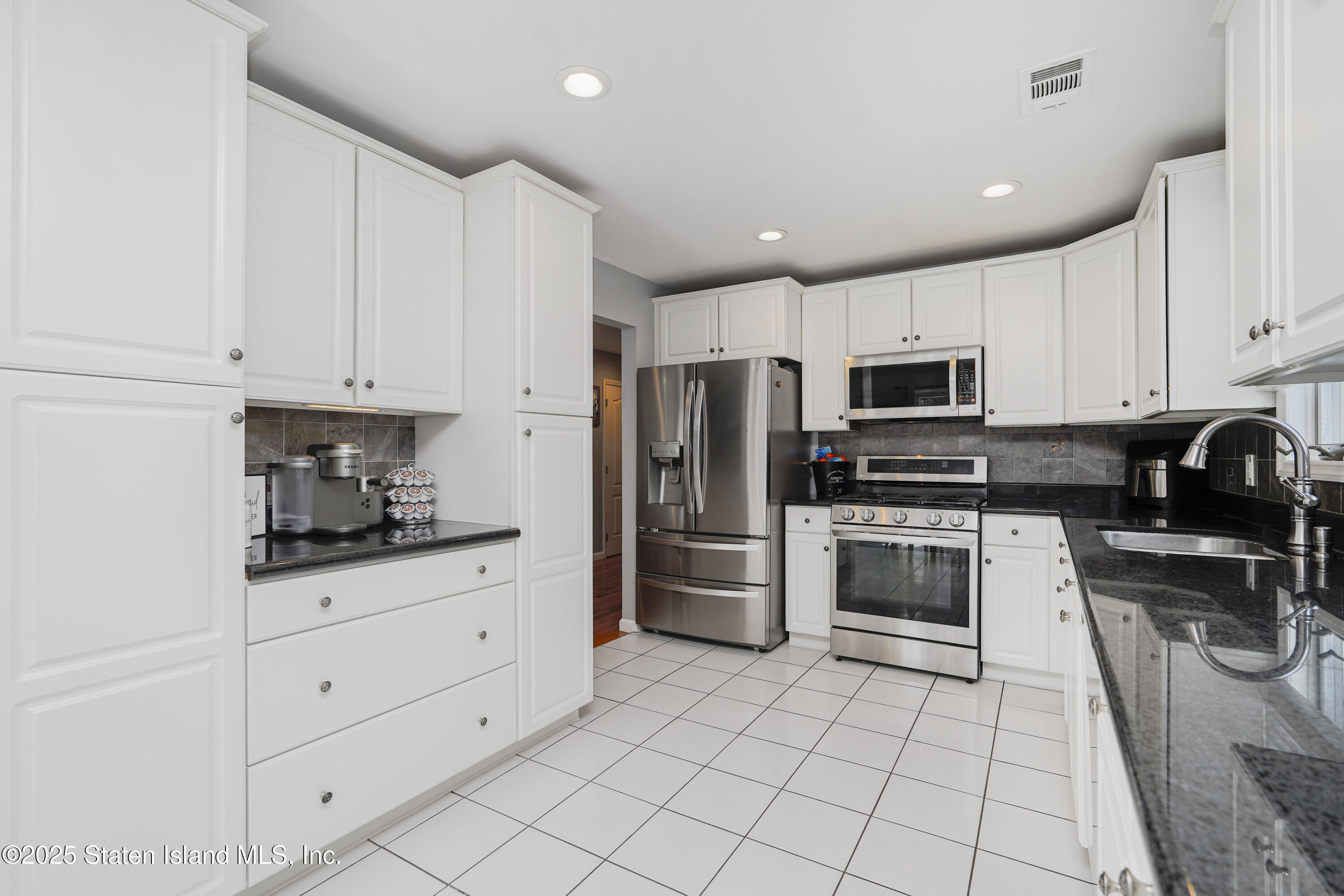 384 Yetman Avenue