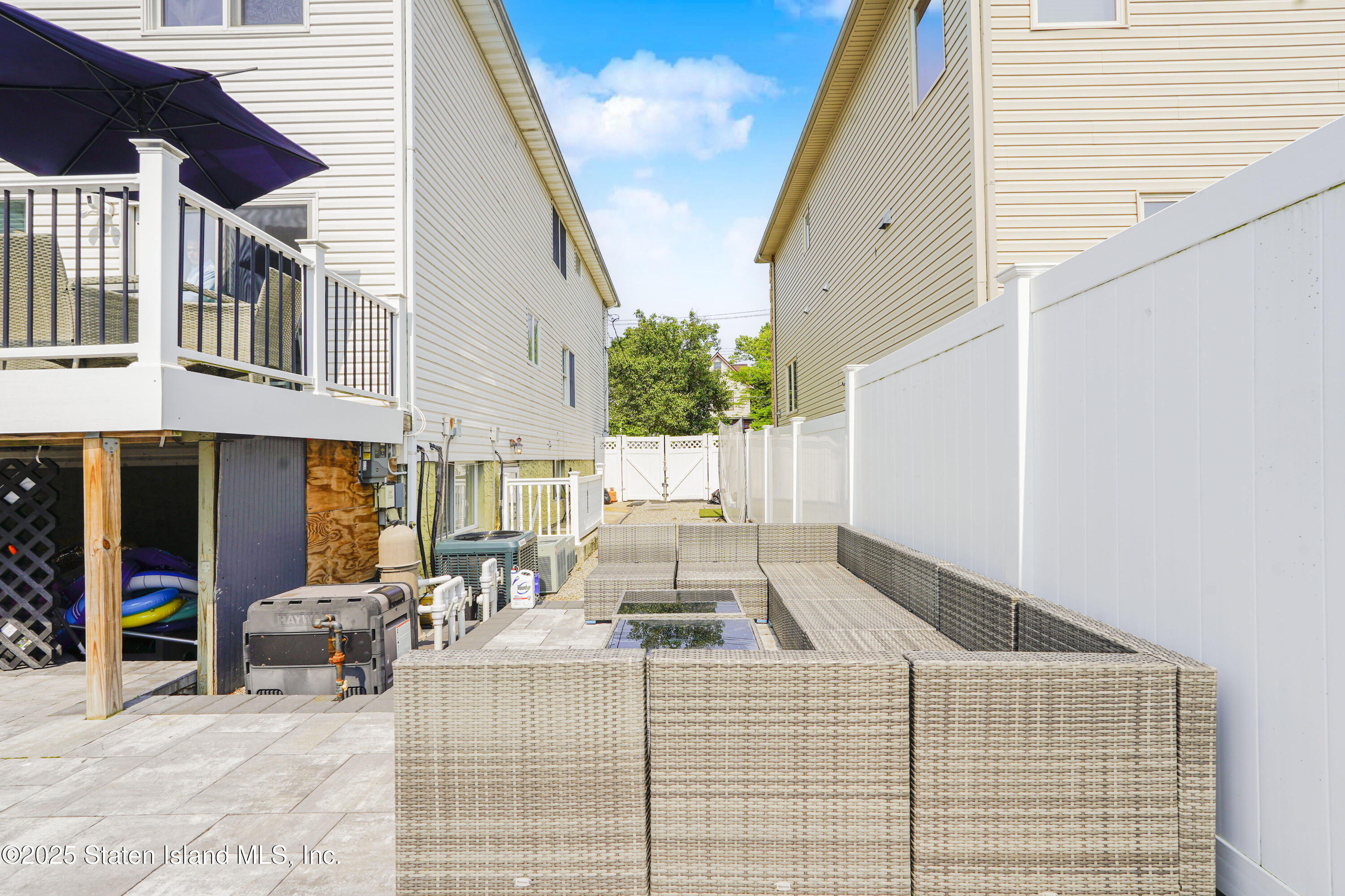 384 Yetman Avenue