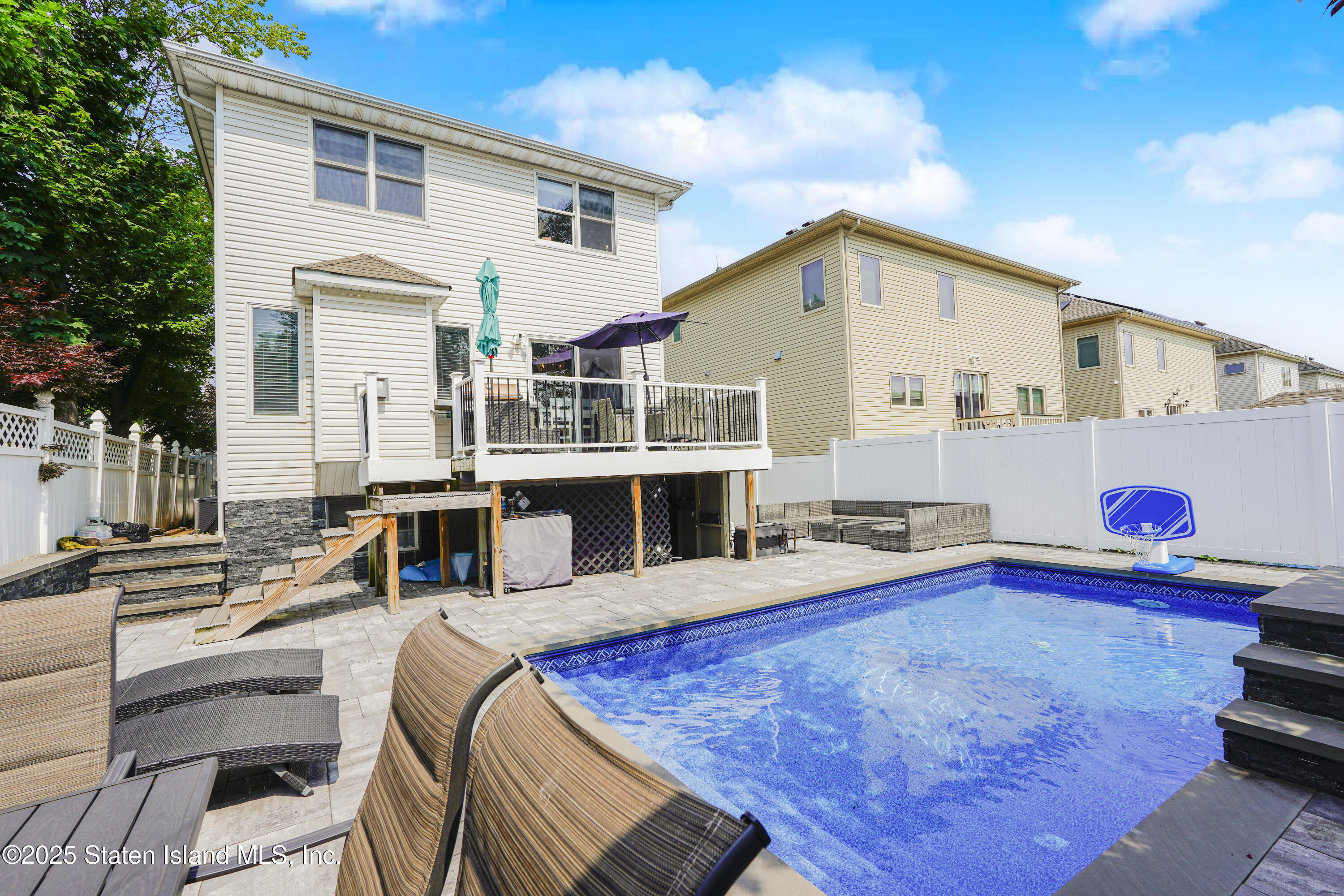 384 Yetman Avenue