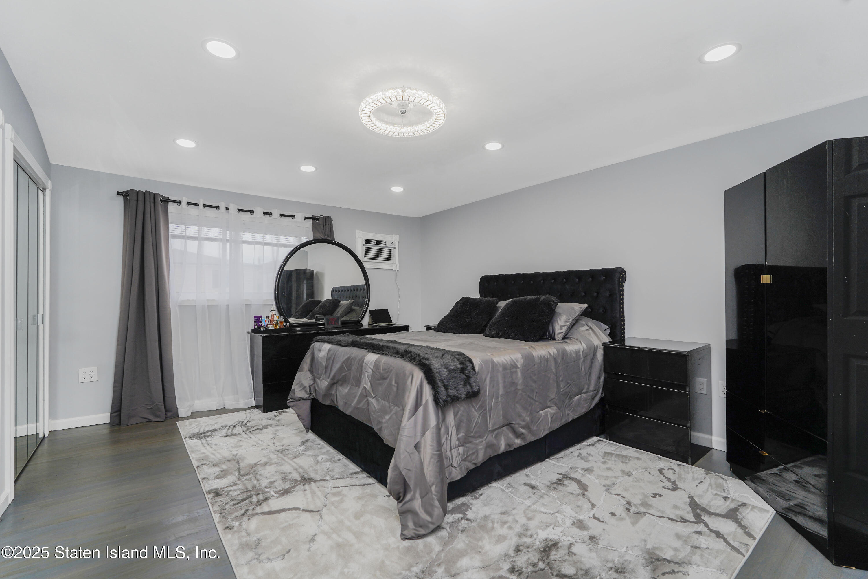 26 E Brandis Avenue