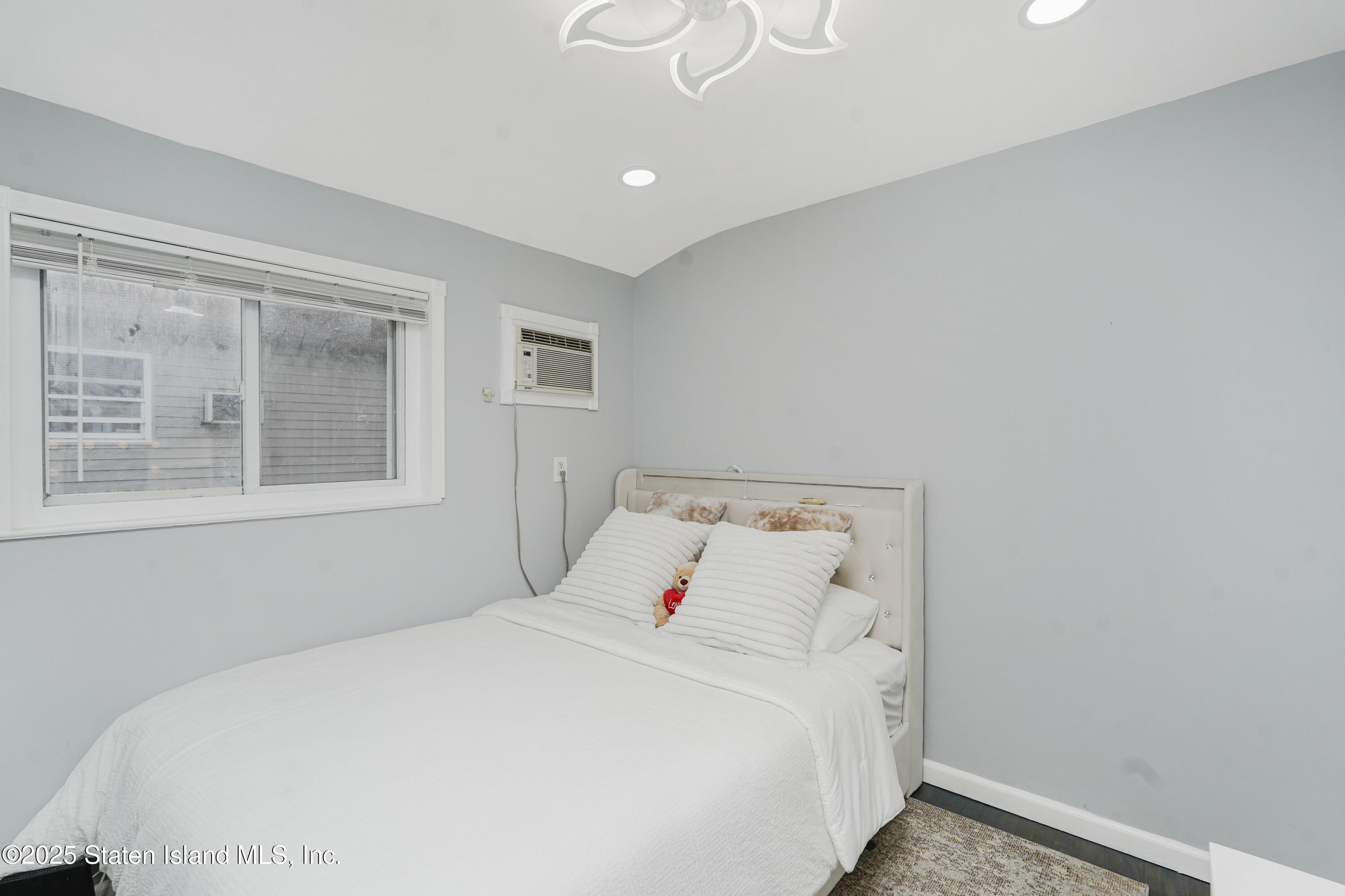 26 E Brandis Avenue