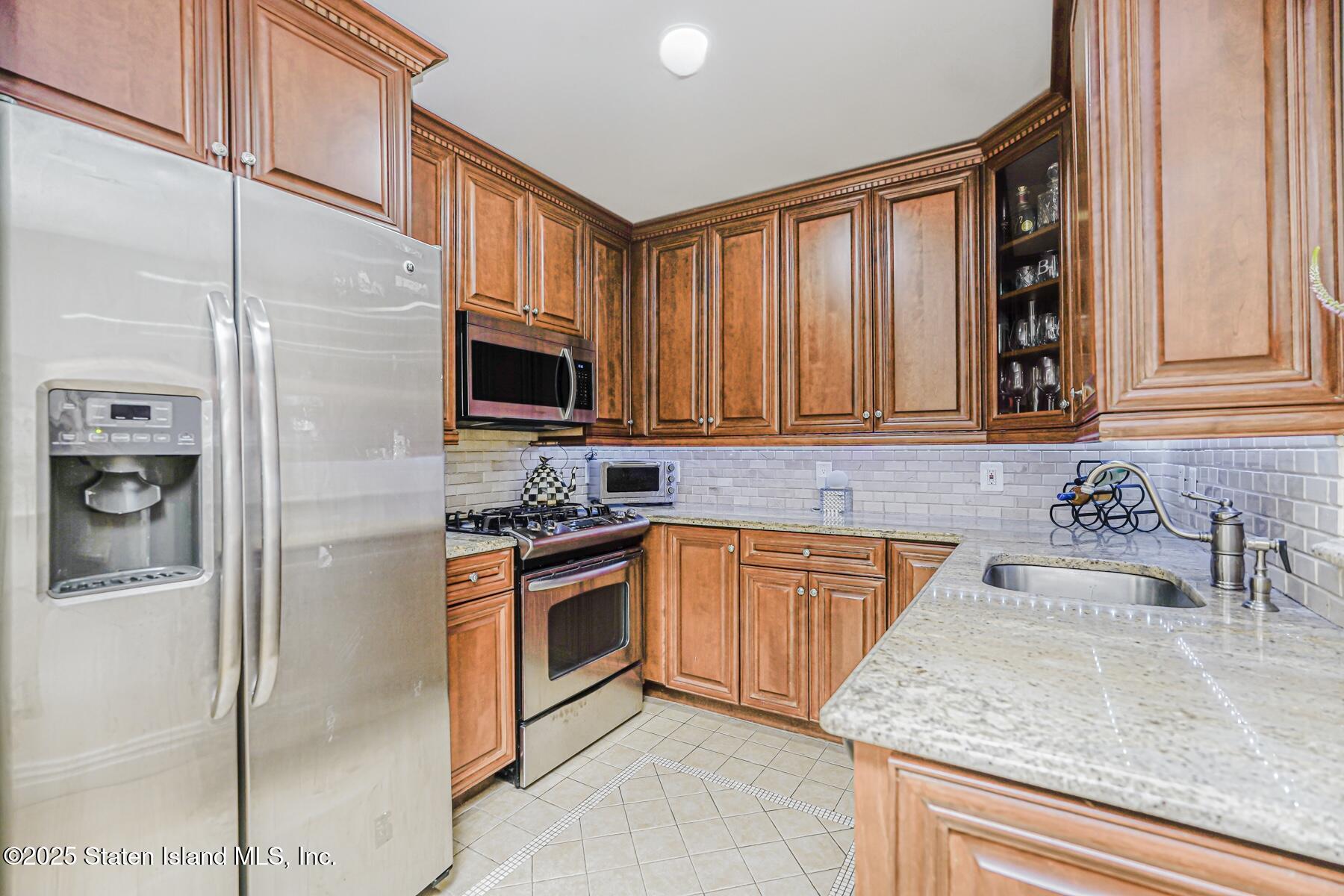 155 Bay Street 2l