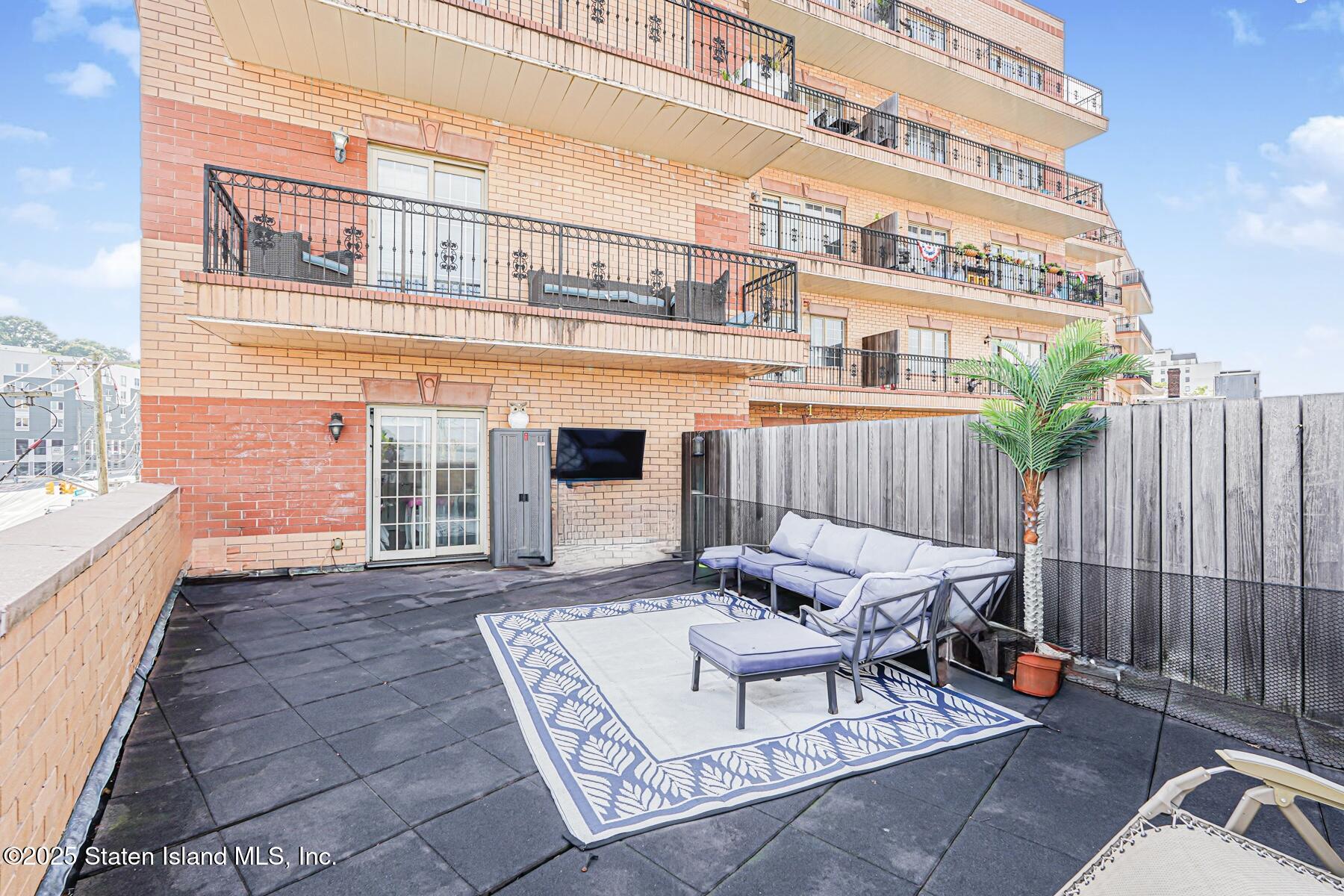 155 Bay Street 2l