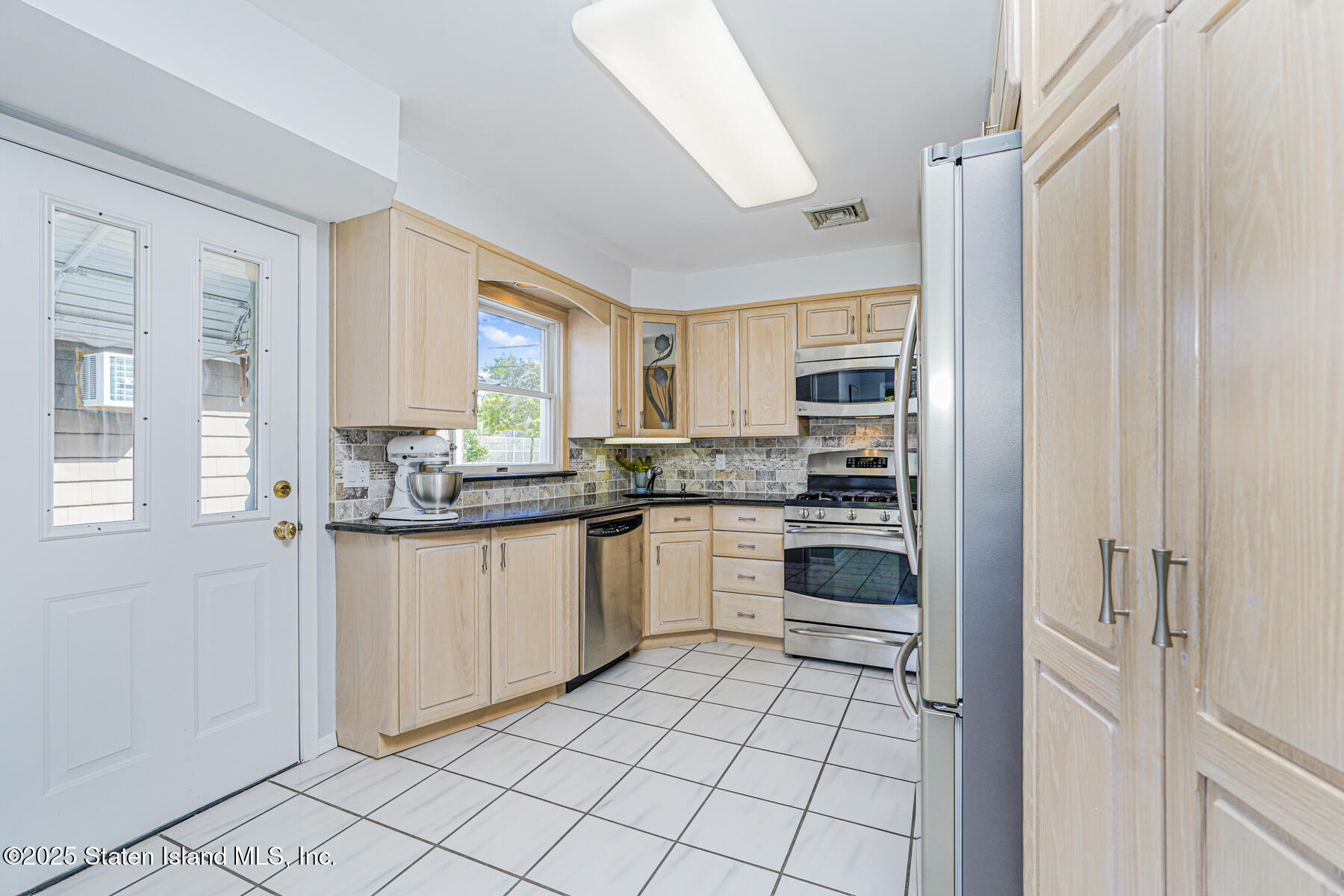 231 Adelaide Avenue