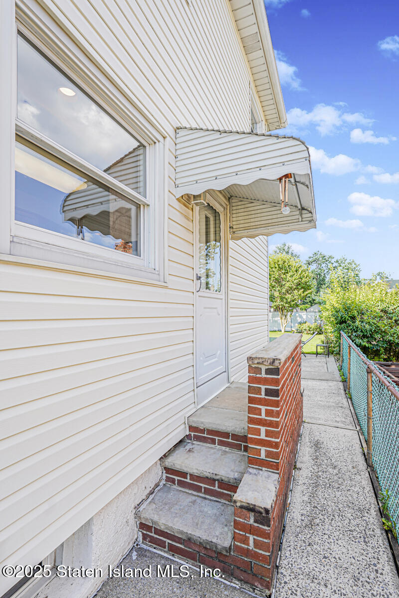 231 Adelaide Avenue