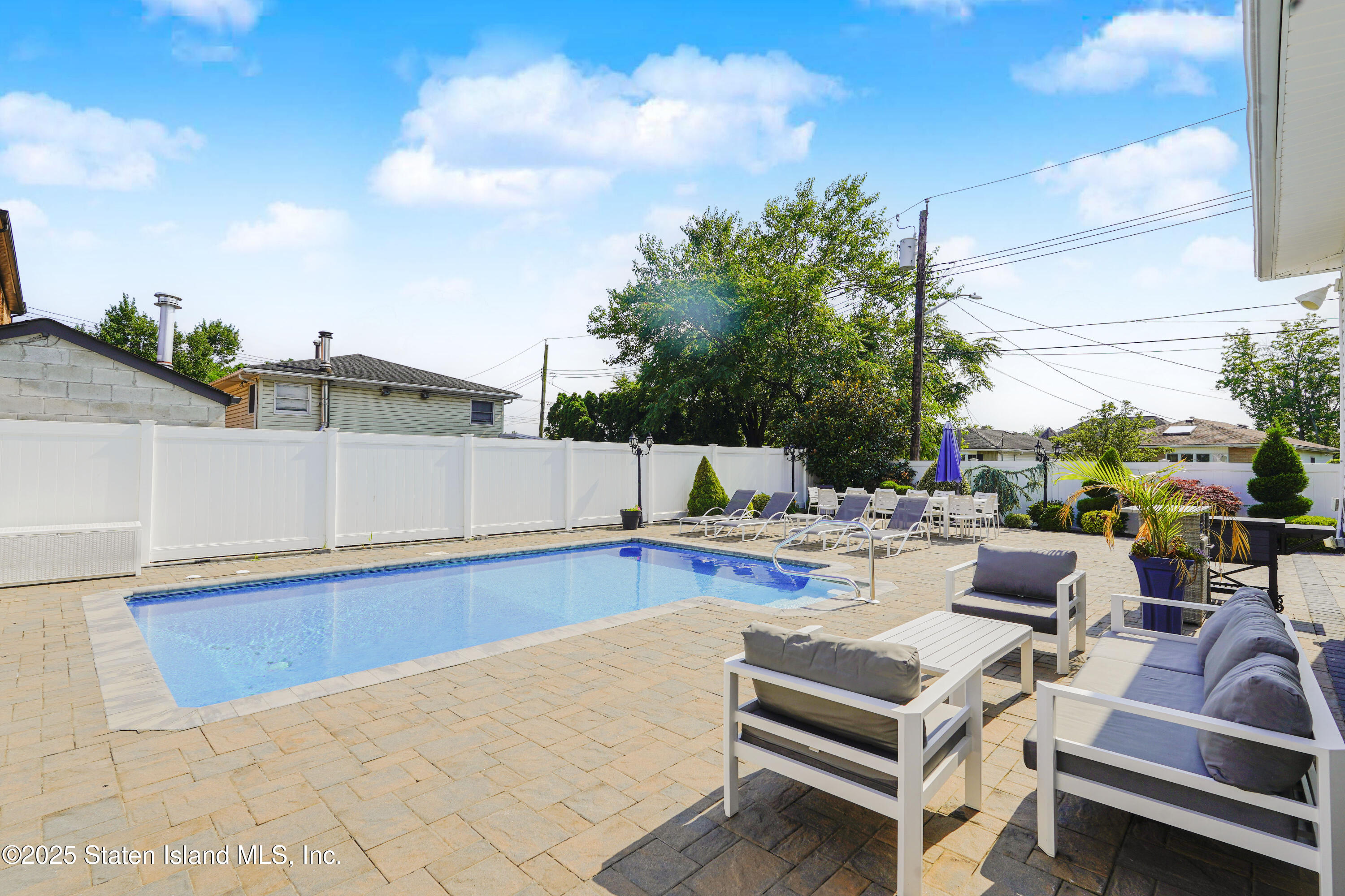 416 Bradford Avenue