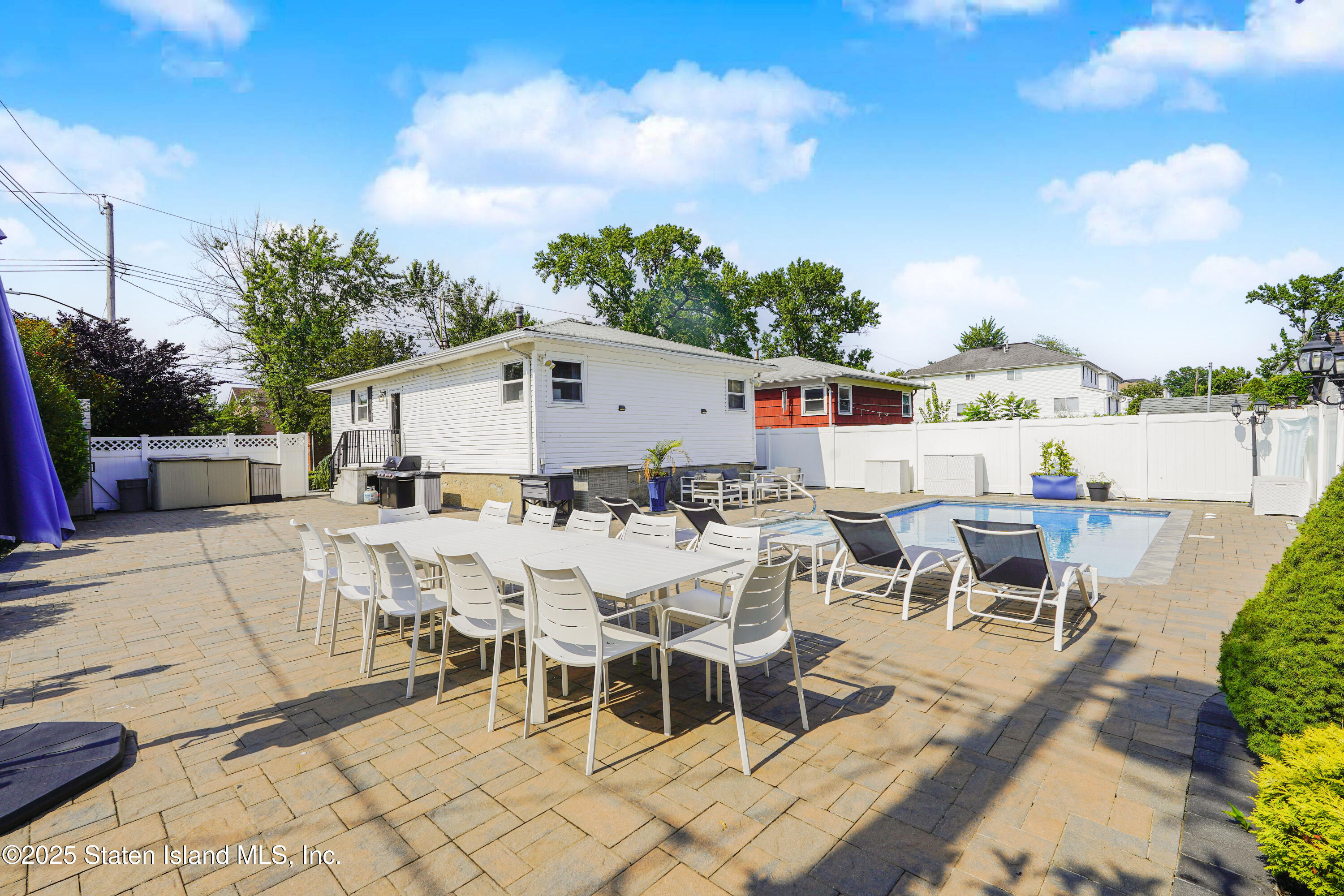416 Bradford Avenue