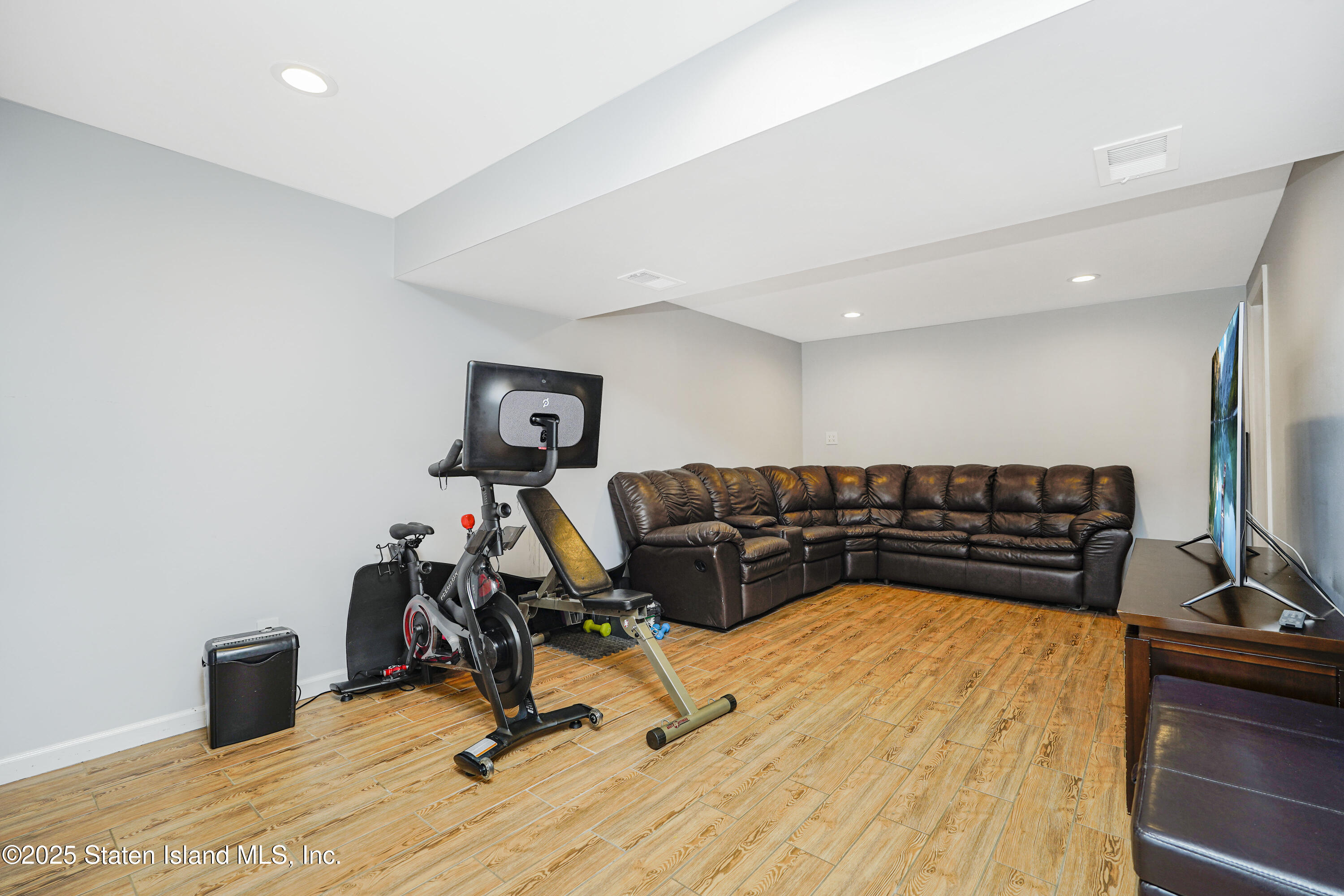416 Bradford Avenue