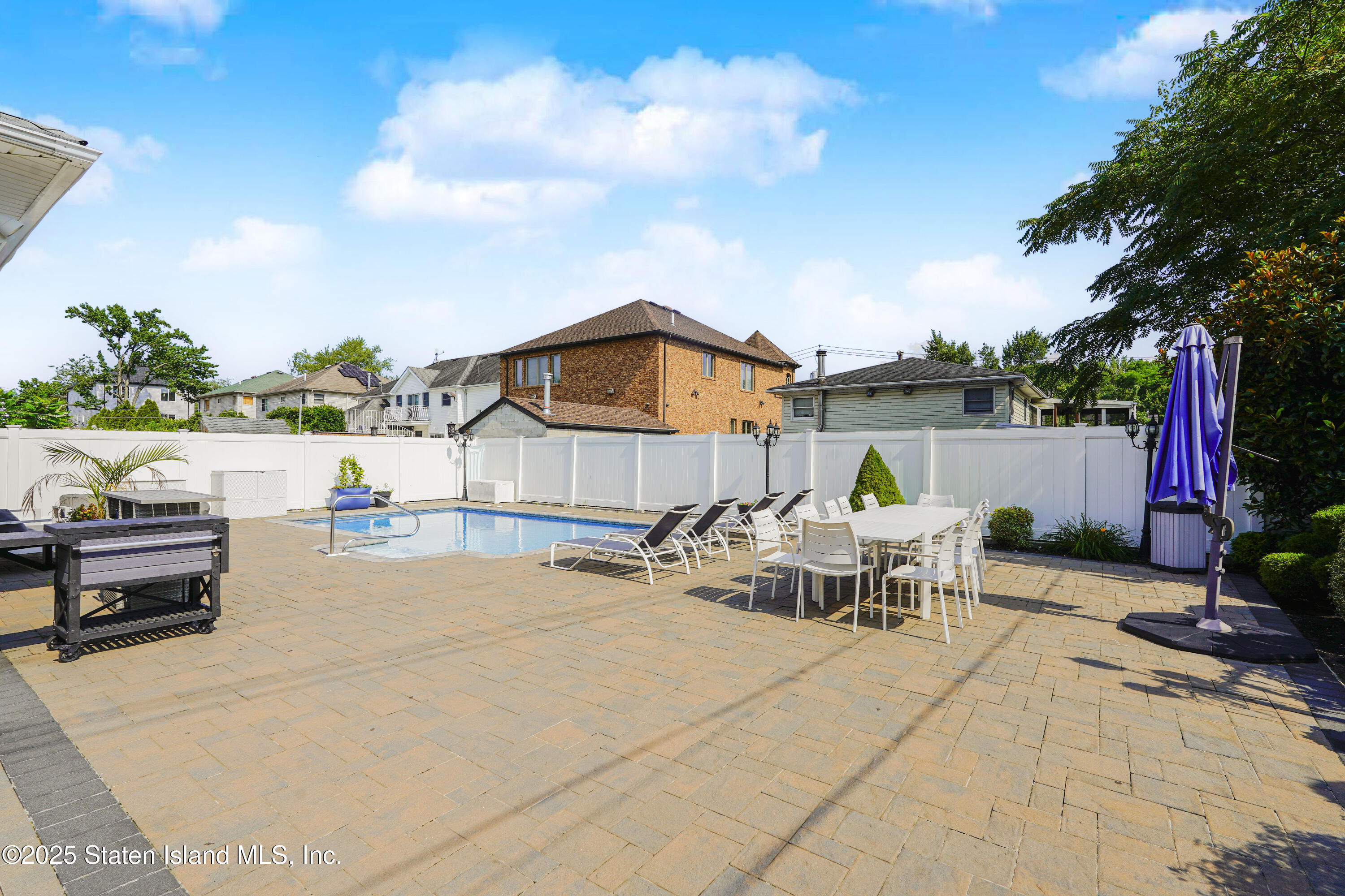 416 Bradford Avenue