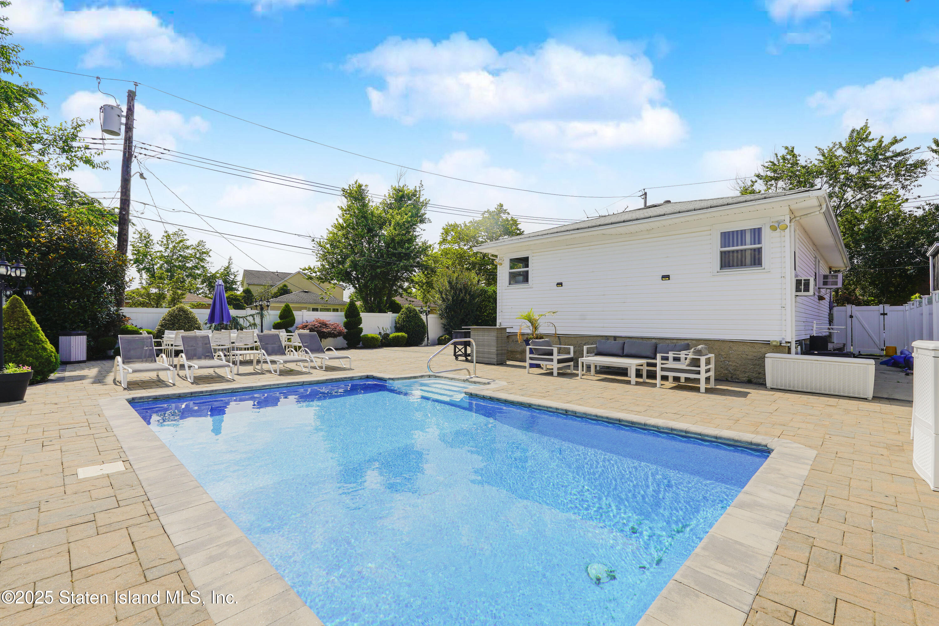 416 Bradford Avenue