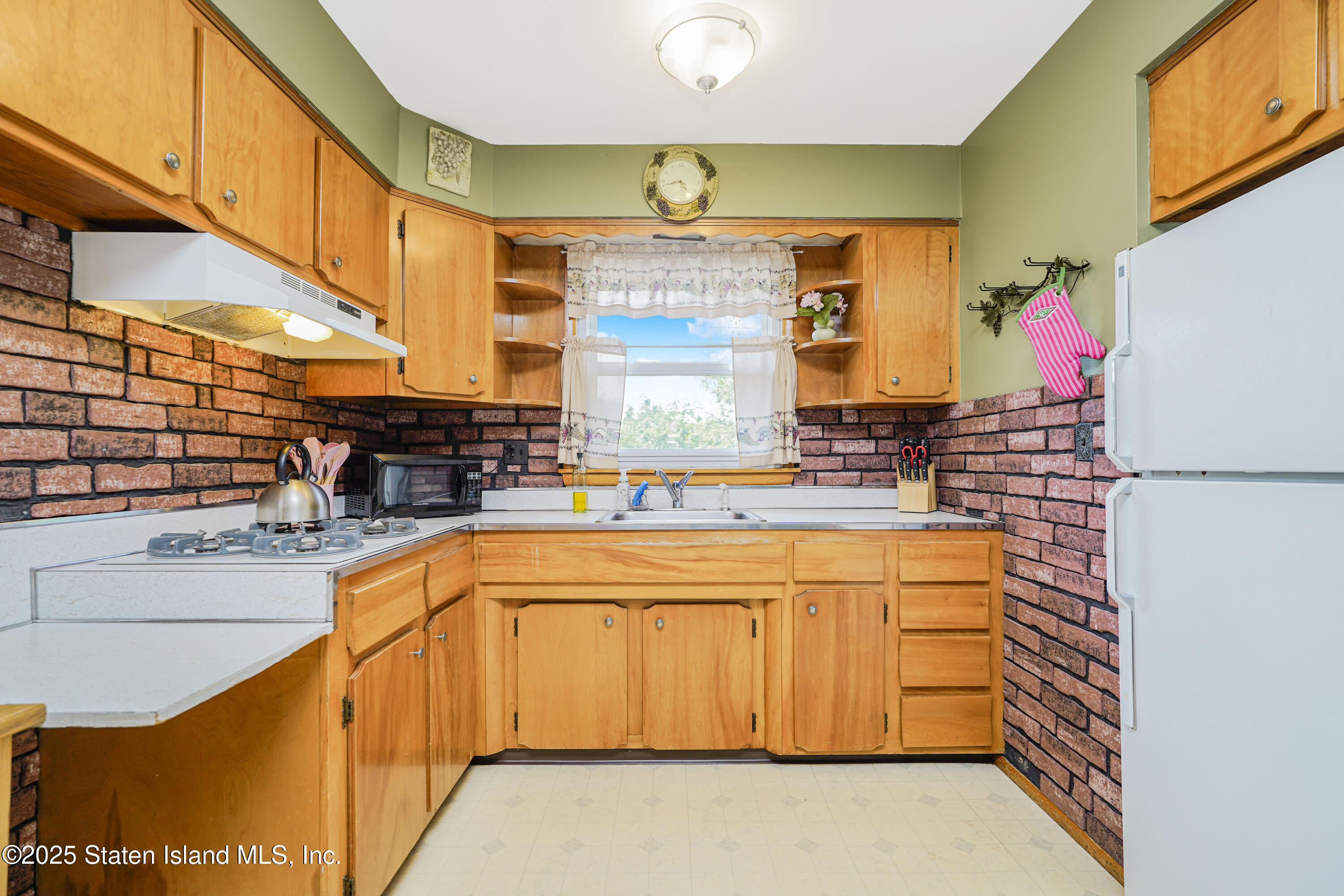 416 Bradford Avenue