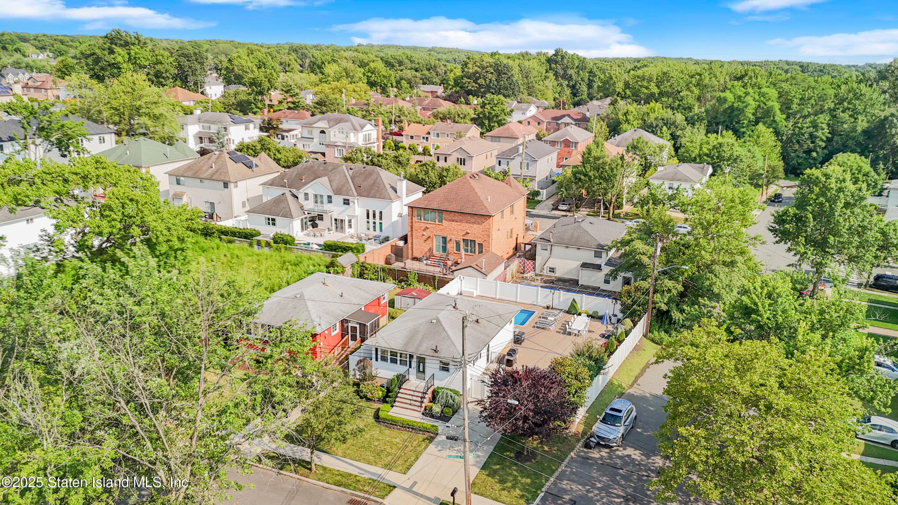 416 Bradford Avenue
