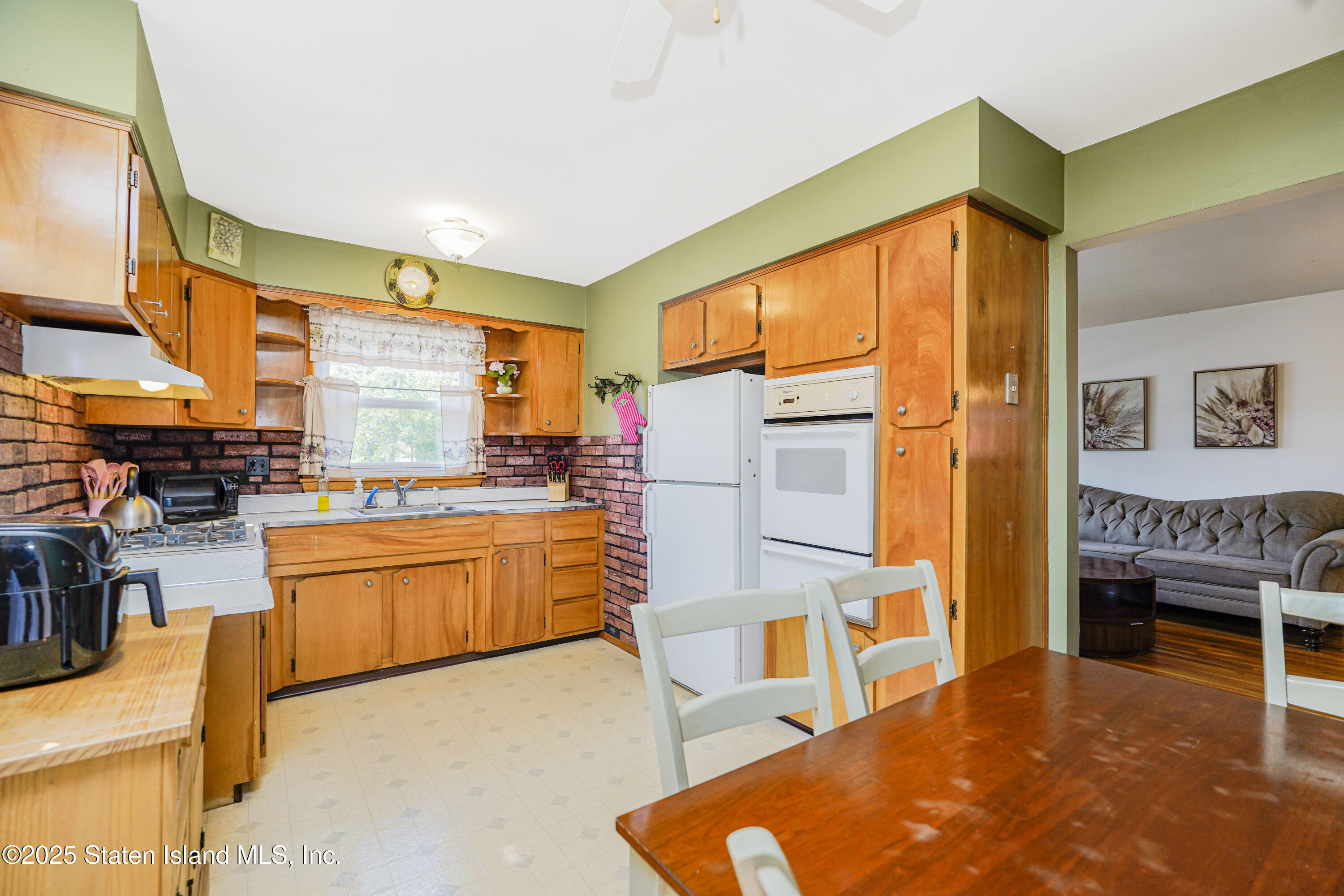 416 Bradford Avenue
