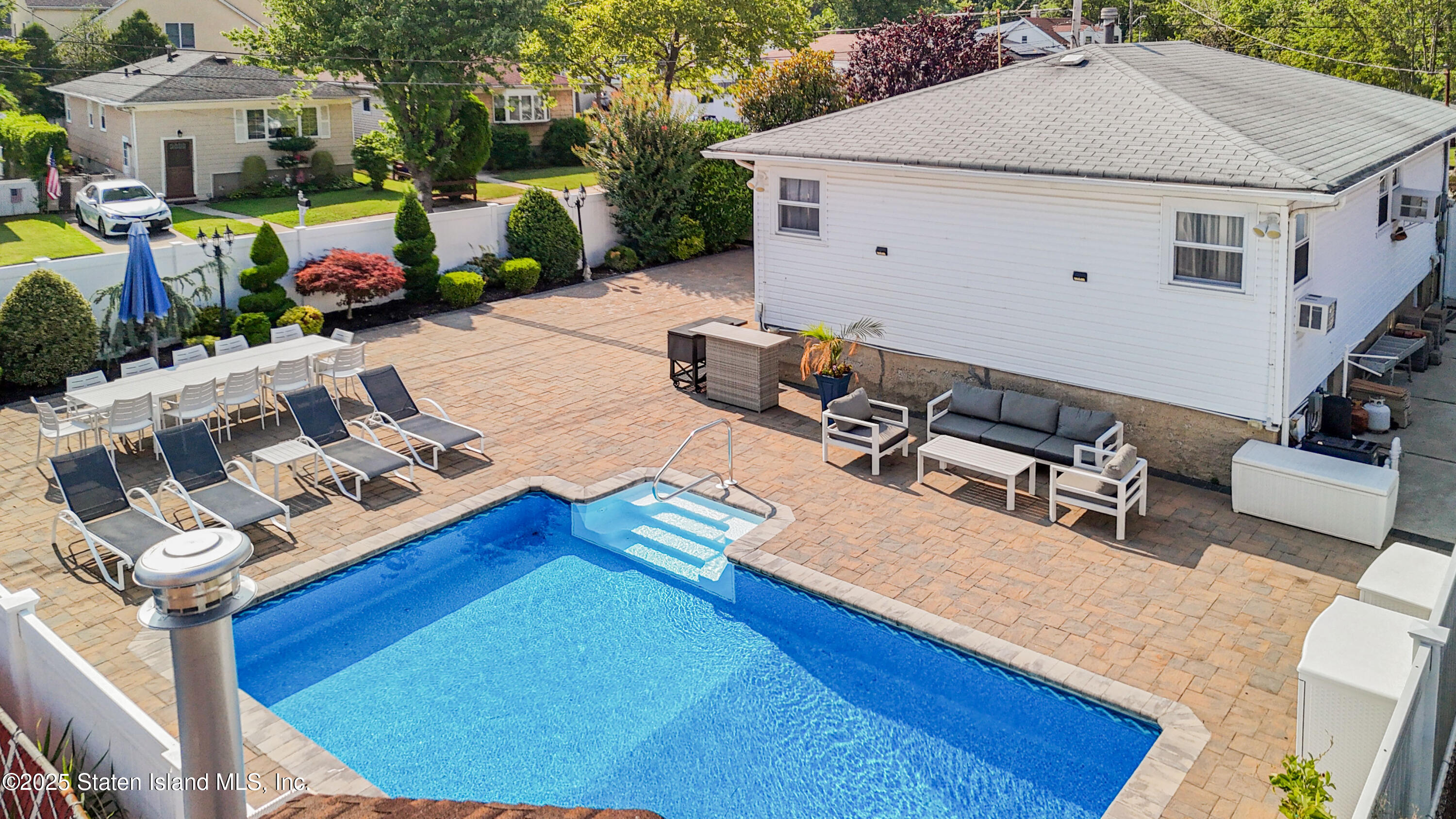 416 Bradford Avenue
