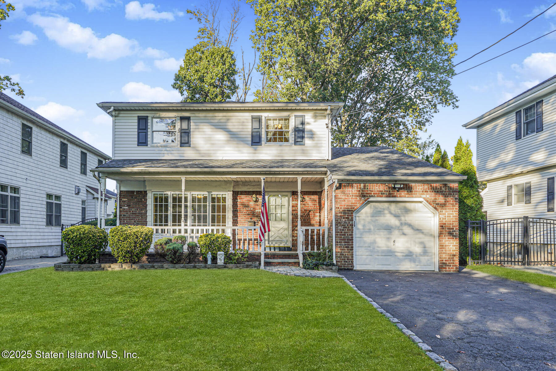 207 Oak Avenue