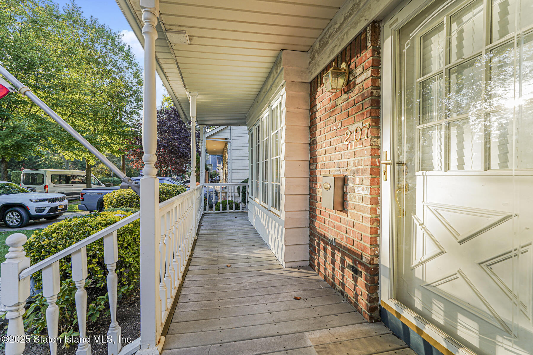 207 Oak Avenue
