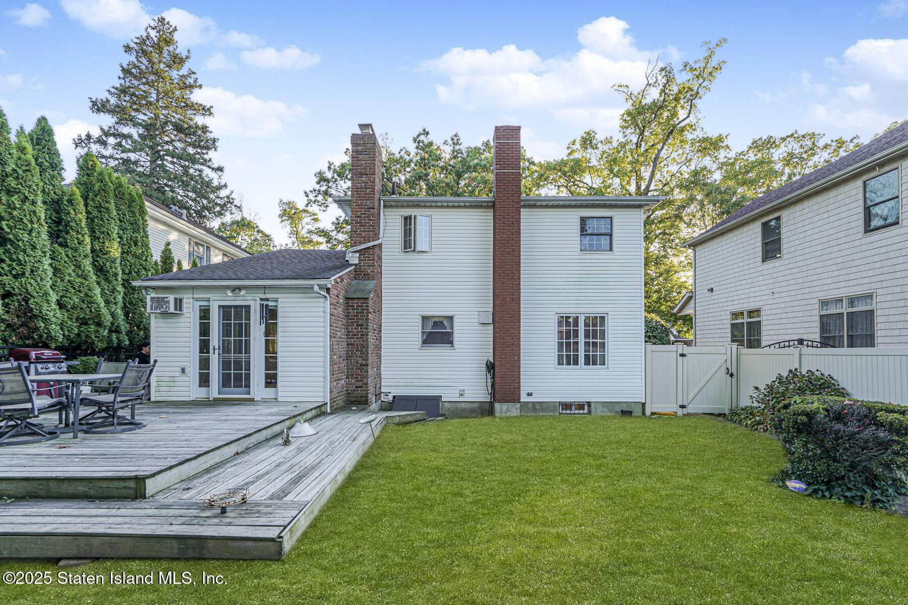 207 Oak Avenue