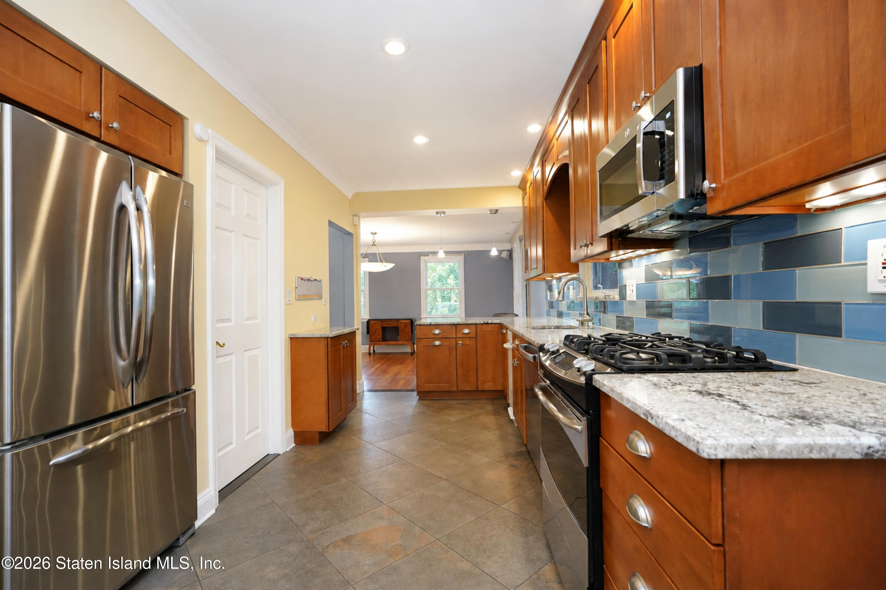 34 Holsman Road
