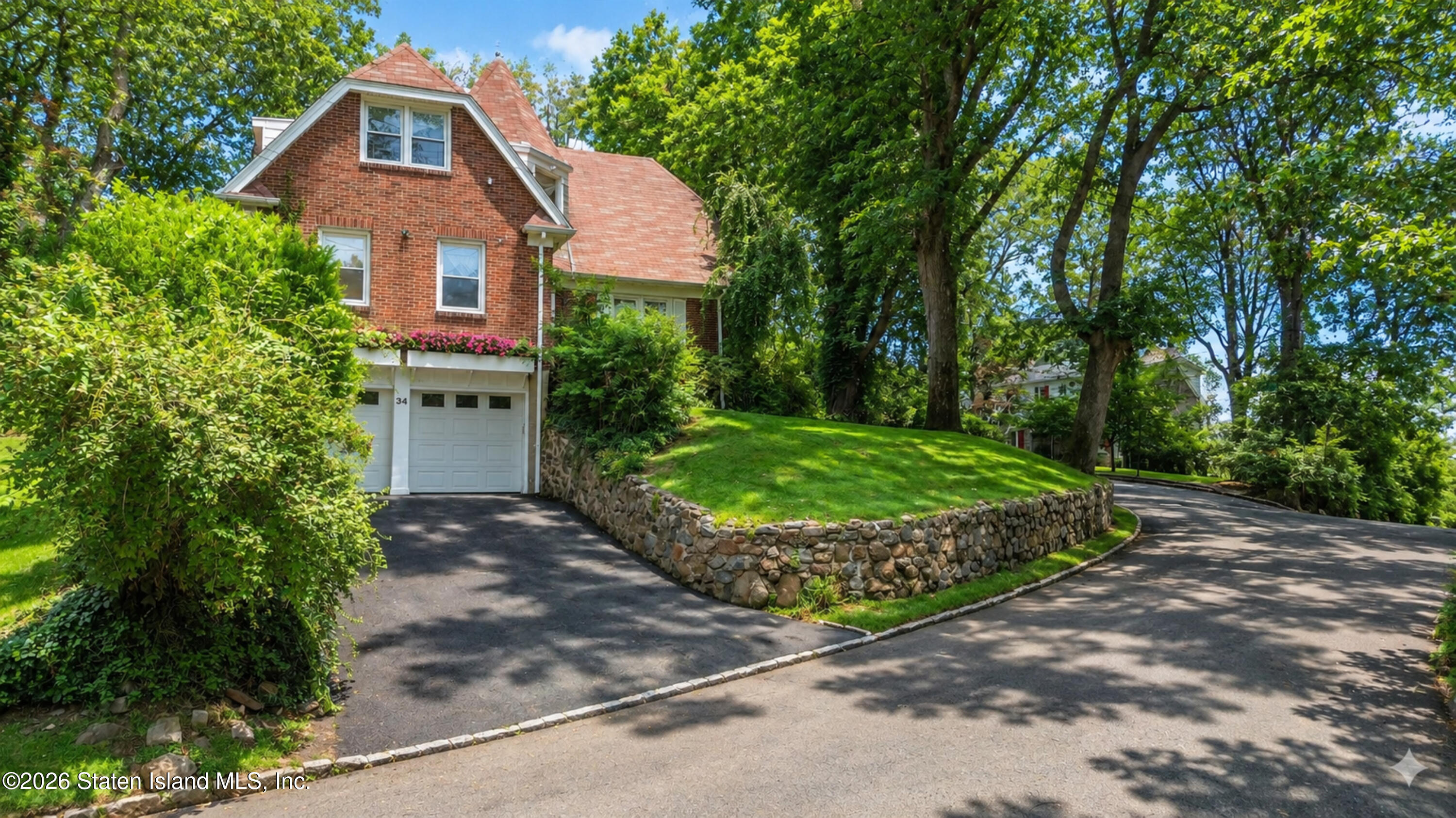 34 Holsman Road
